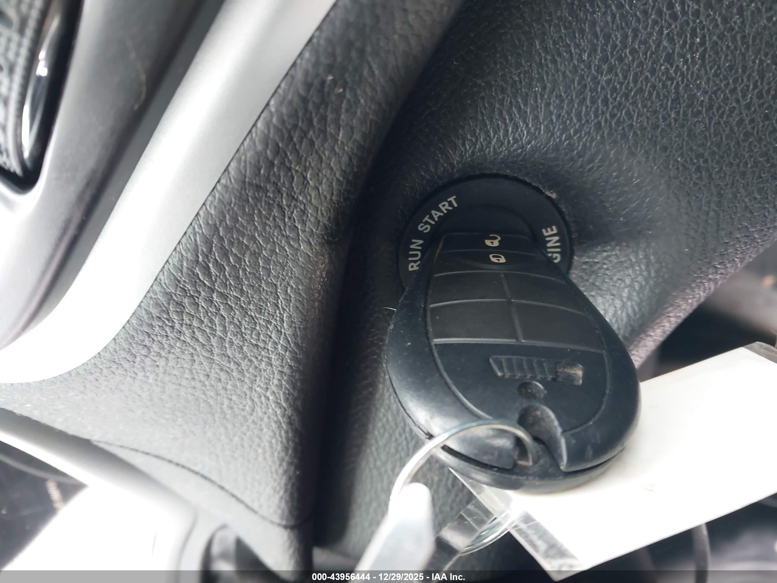JEEP CHEROKEE image 11