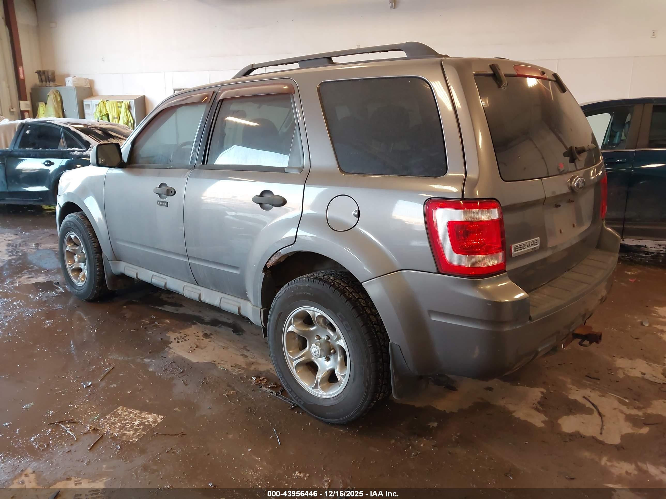 FORD ESCAPE image 3