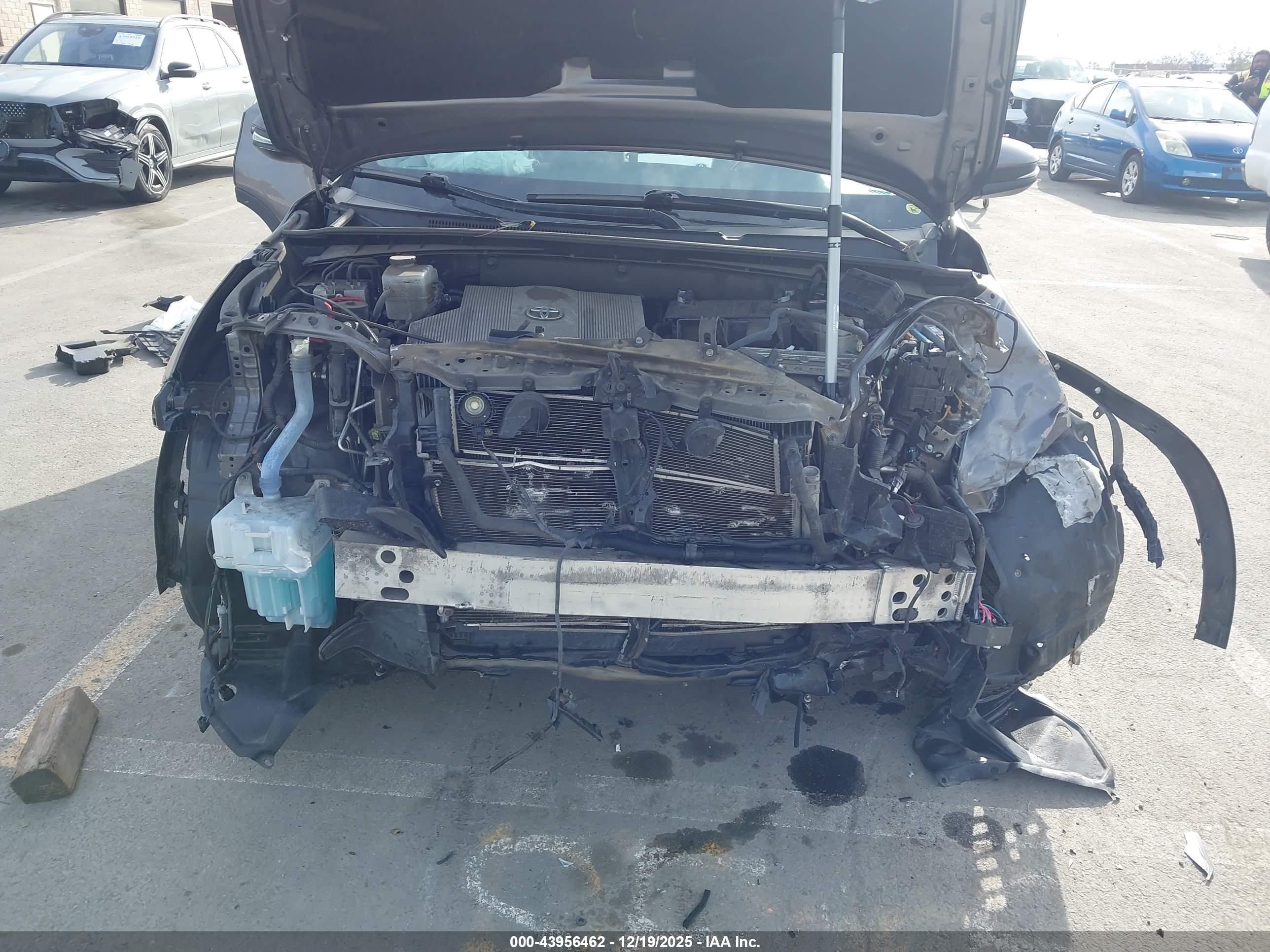 TOYOTA HIGHLANDER image 6