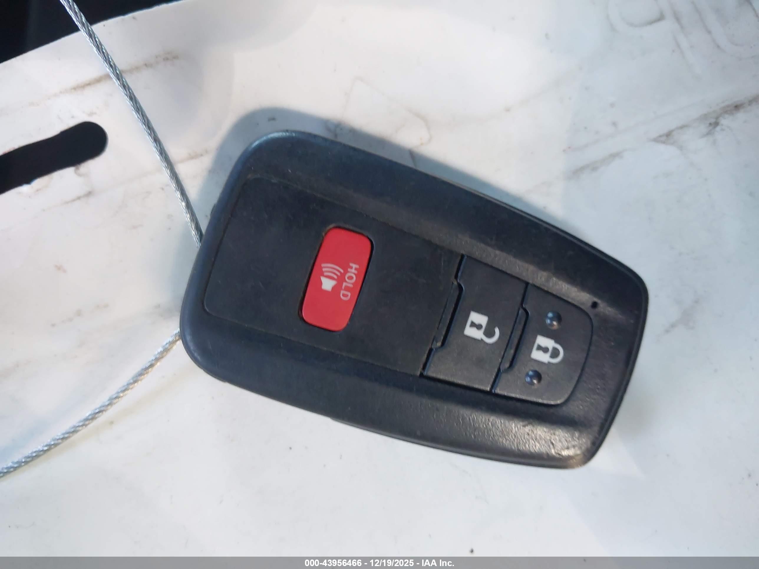 TOYOTA C-HR image 11