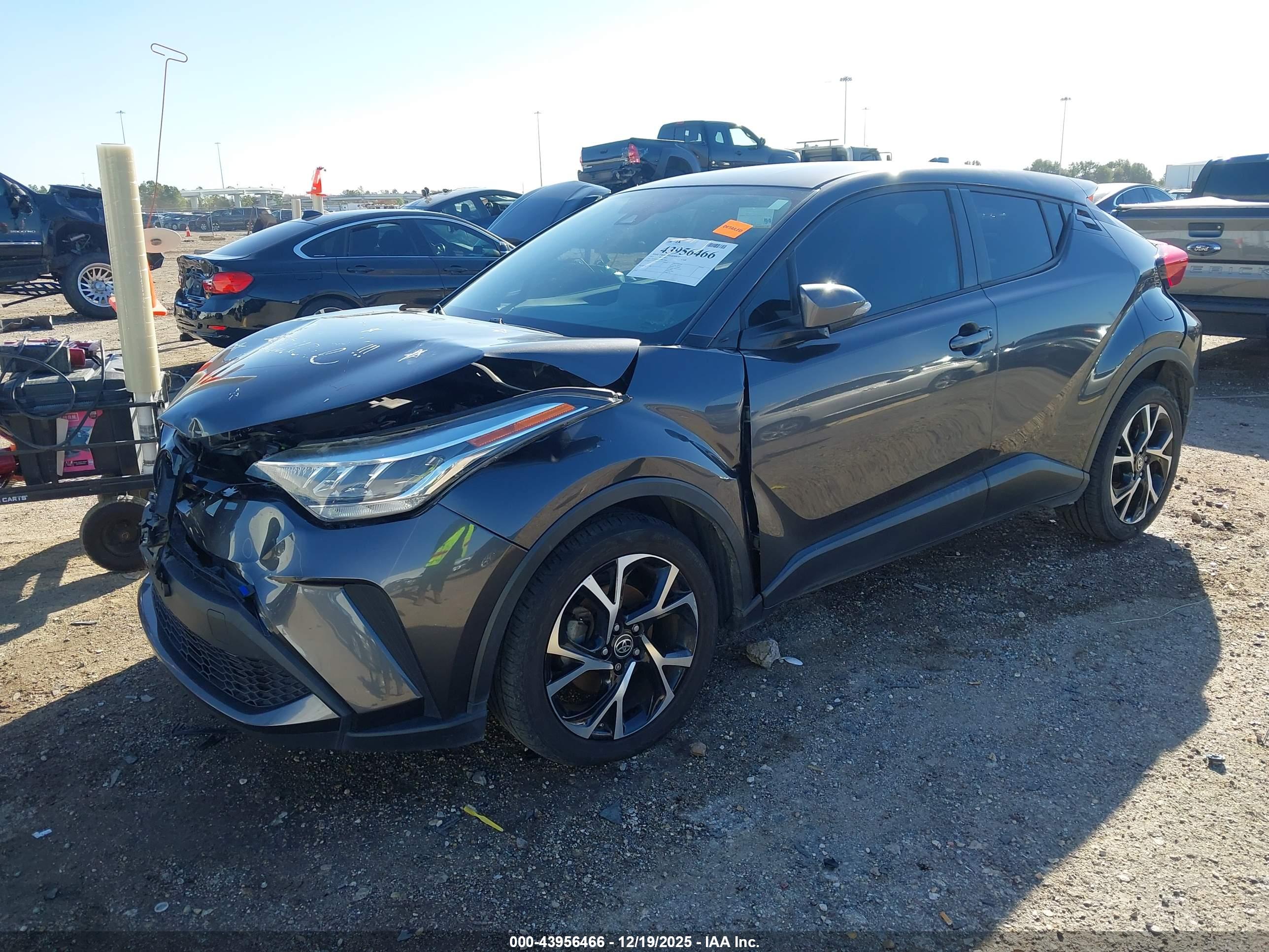 TOYOTA C-HR image 2