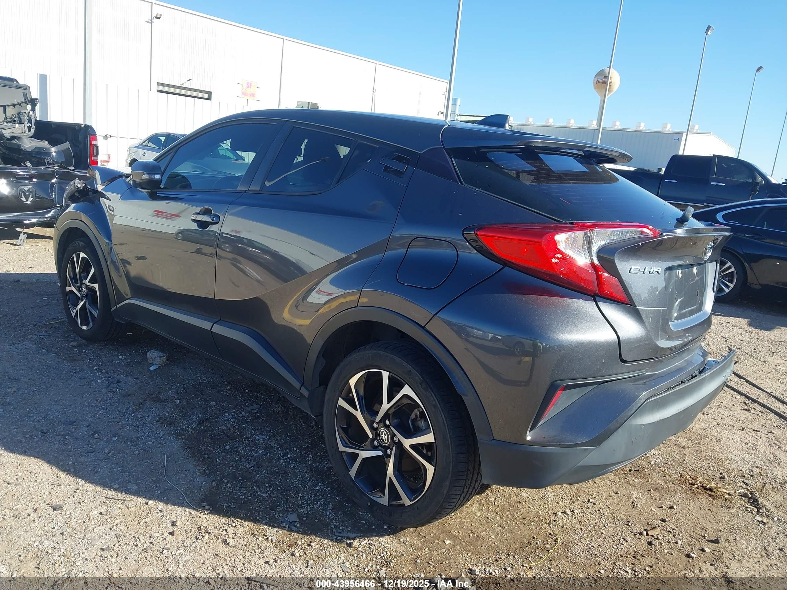 TOYOTA C-HR image 3