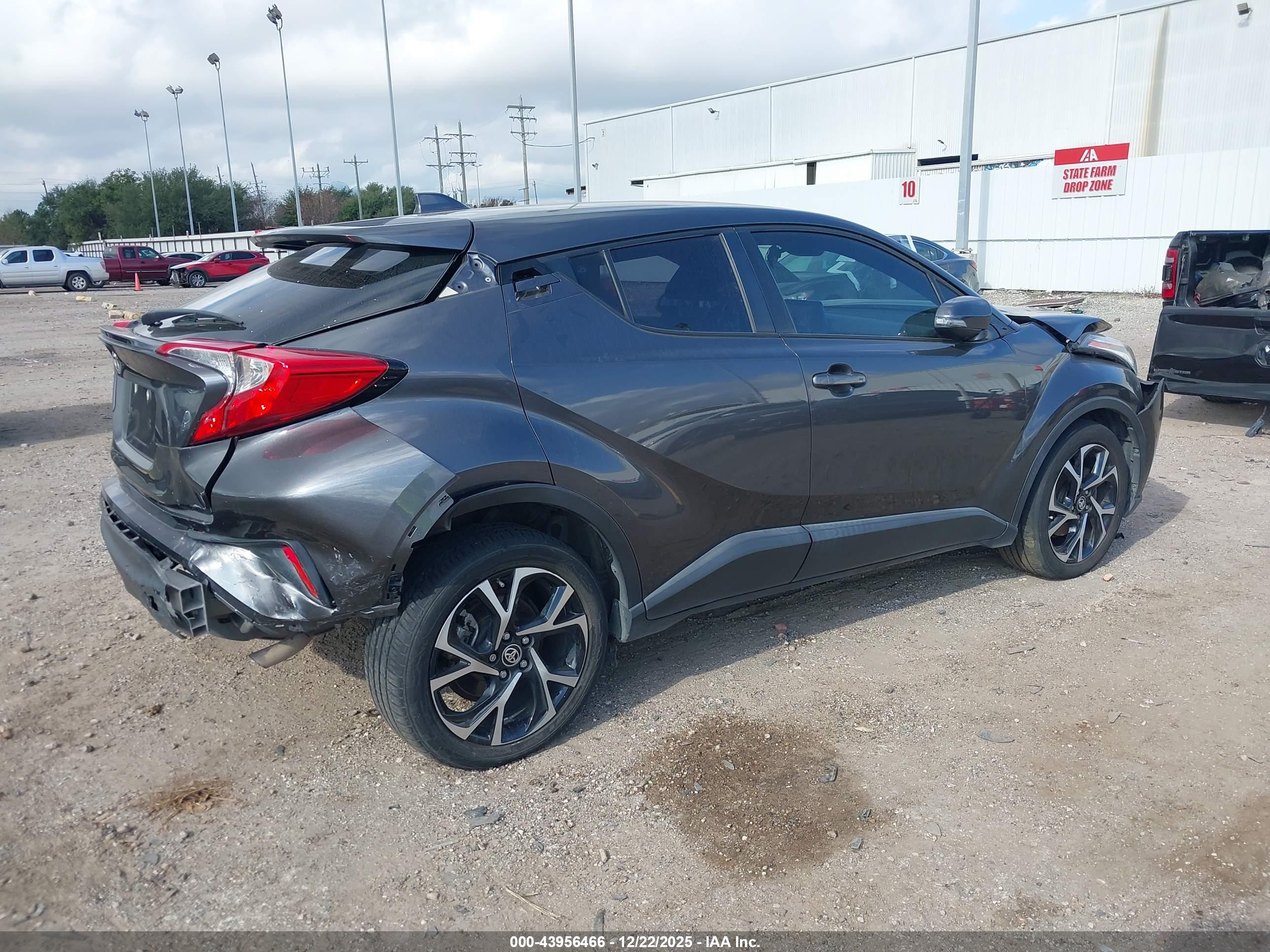 TOYOTA C-HR image 4