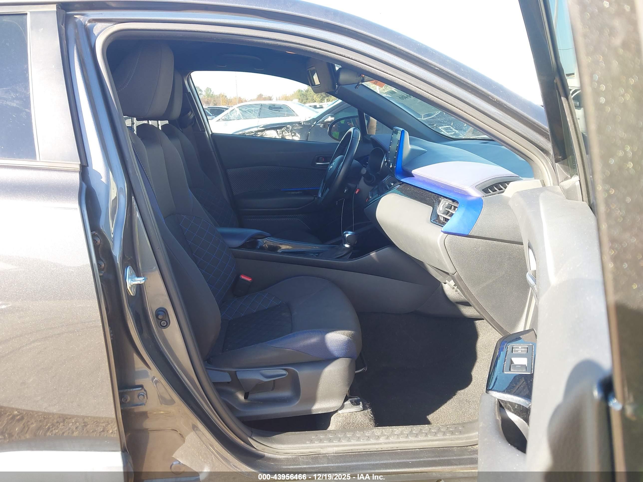 TOYOTA C-HR image 5