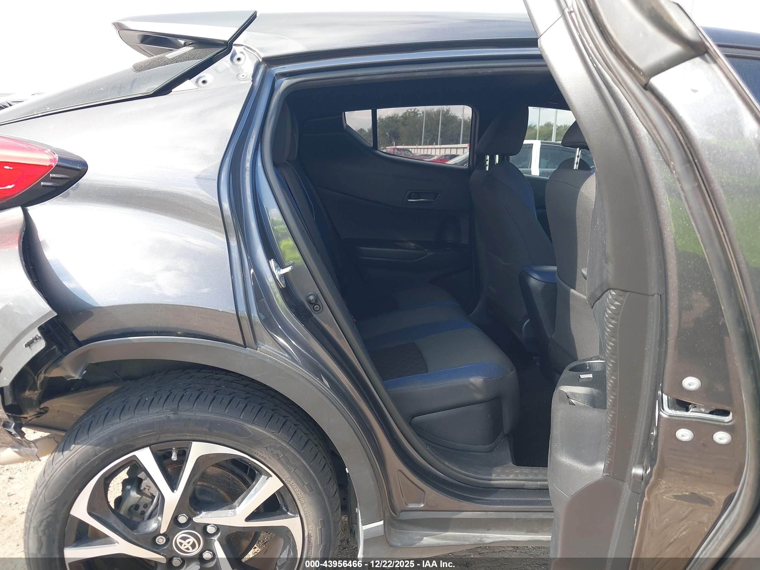 TOYOTA C-HR image 8
