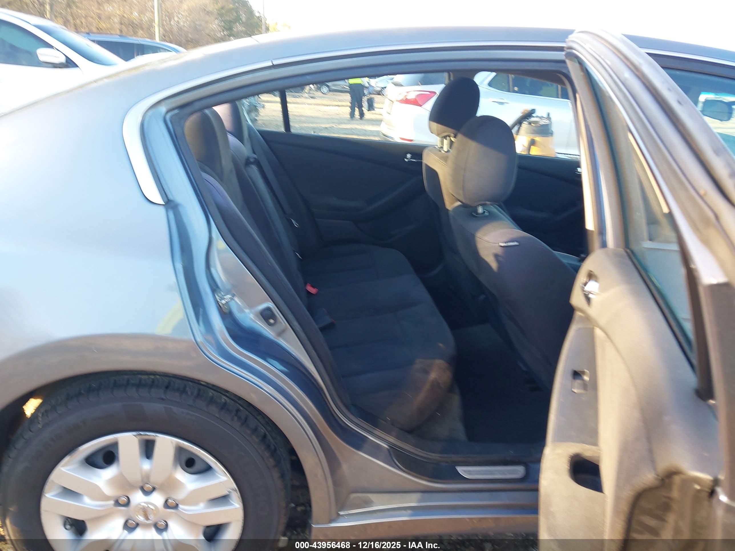NISSAN ALTIMA image 8