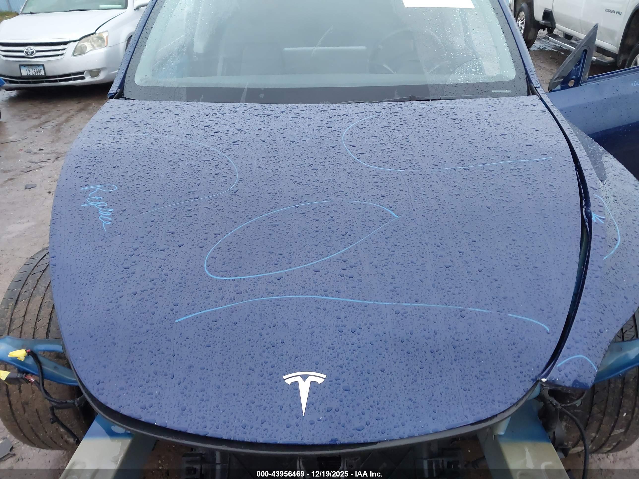 TESLA MODEL image 10