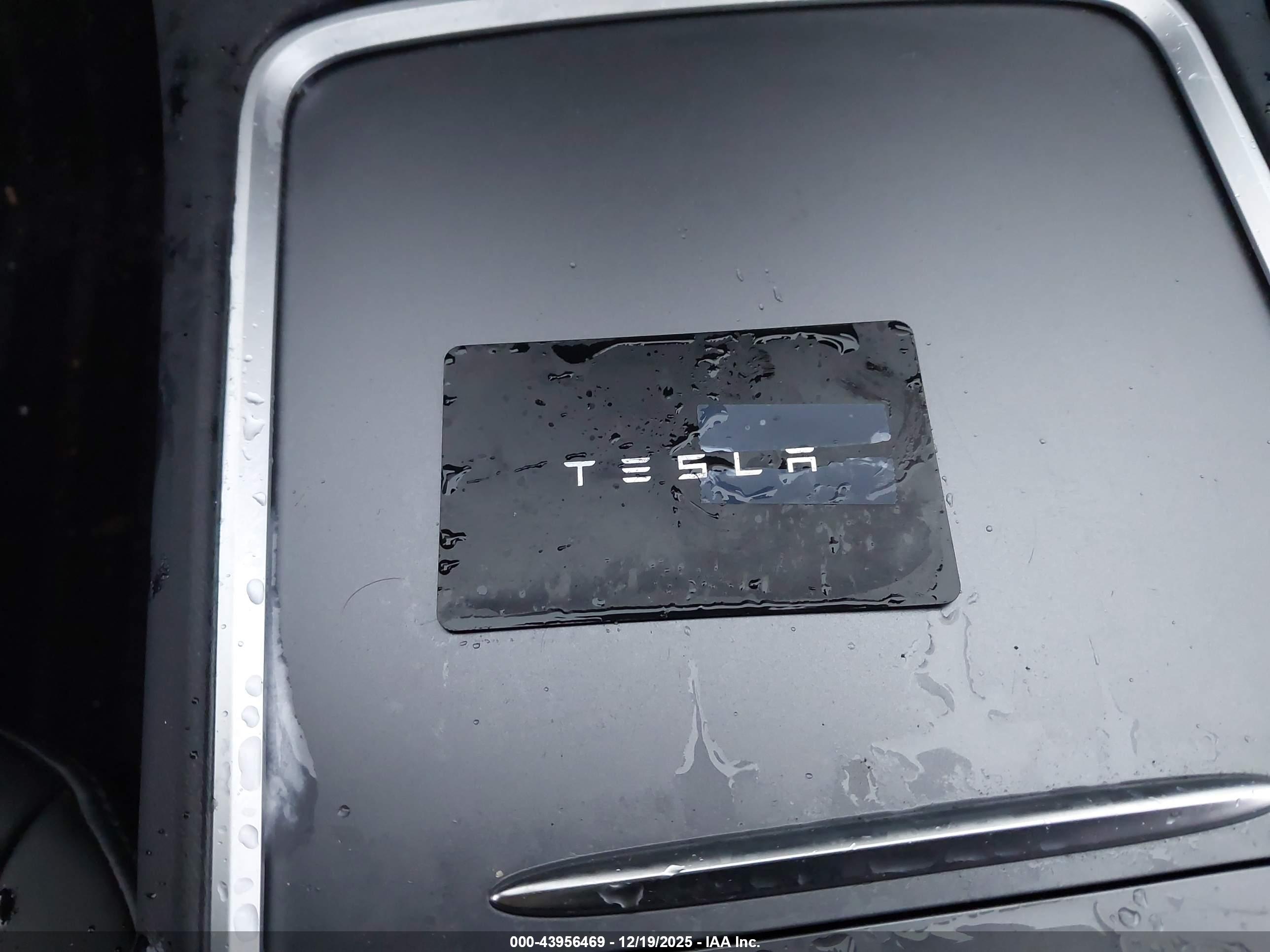 TESLA MODEL image 11