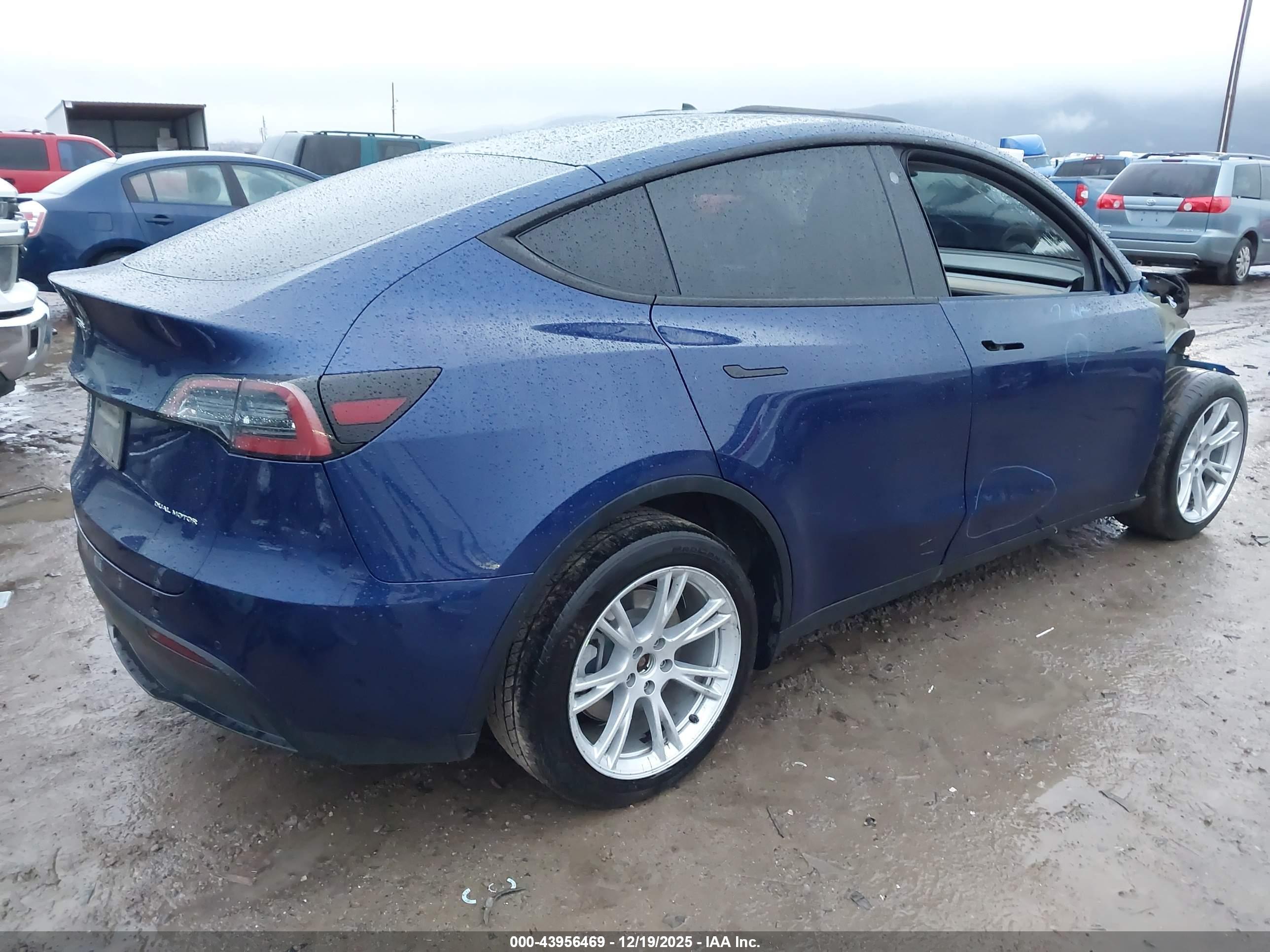 TESLA MODEL image 4
