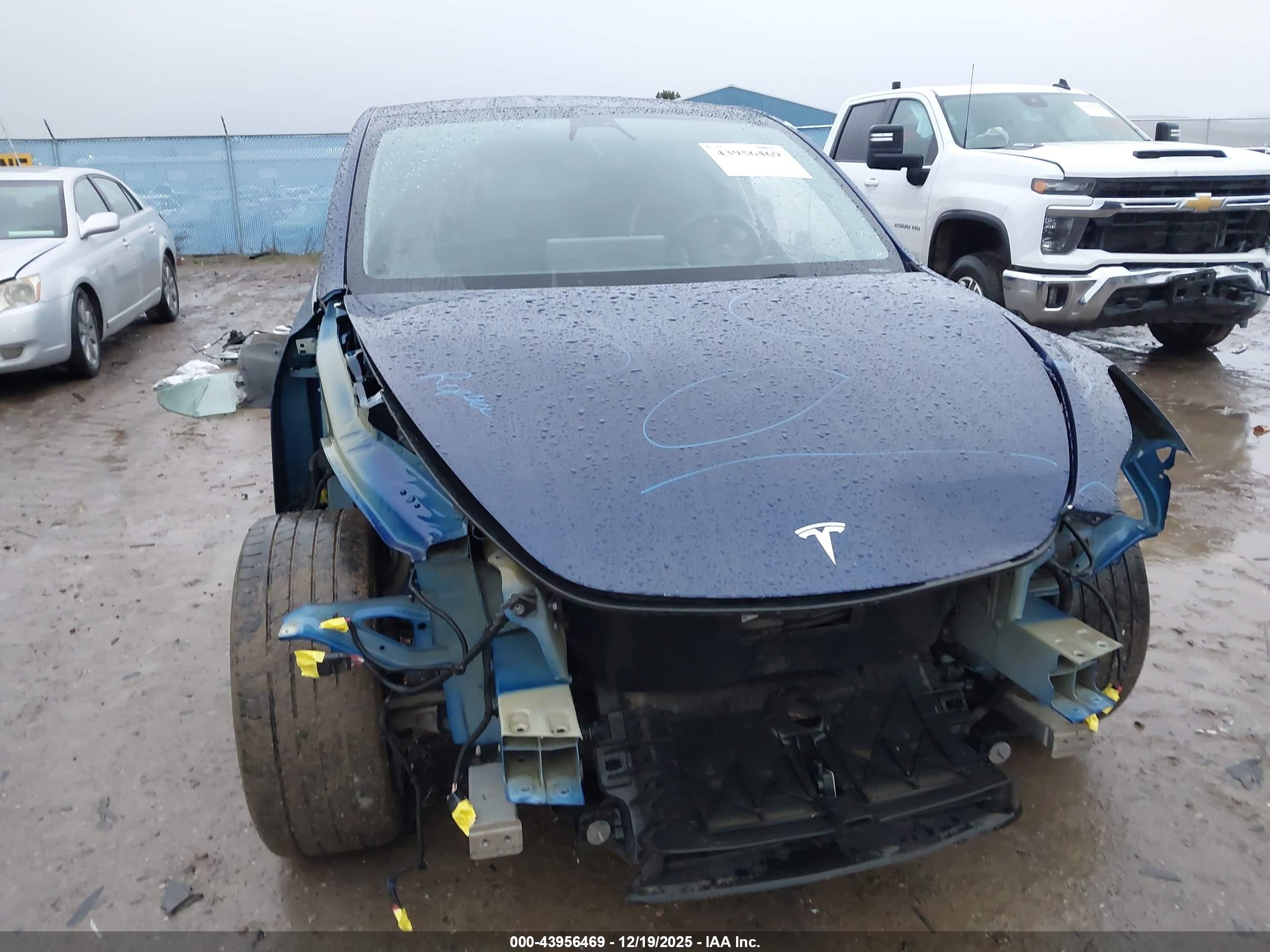 TESLA MODEL image 6