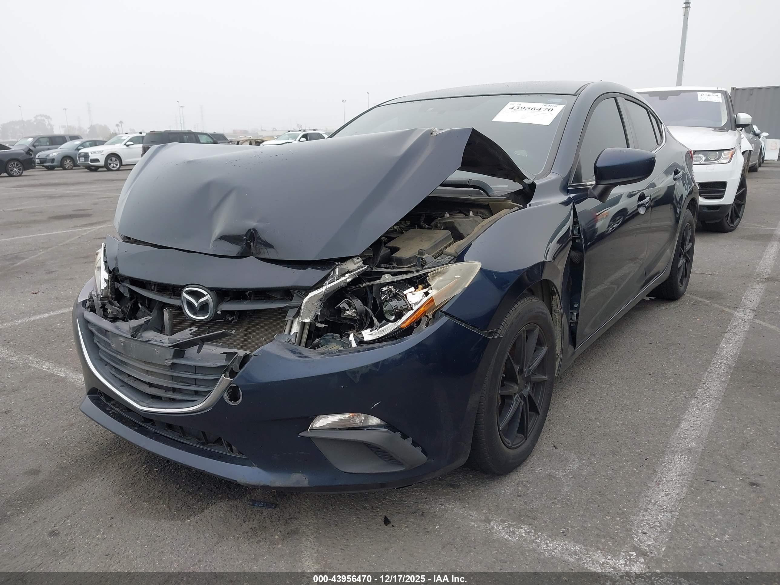MAZDA MAZDA3 image 2