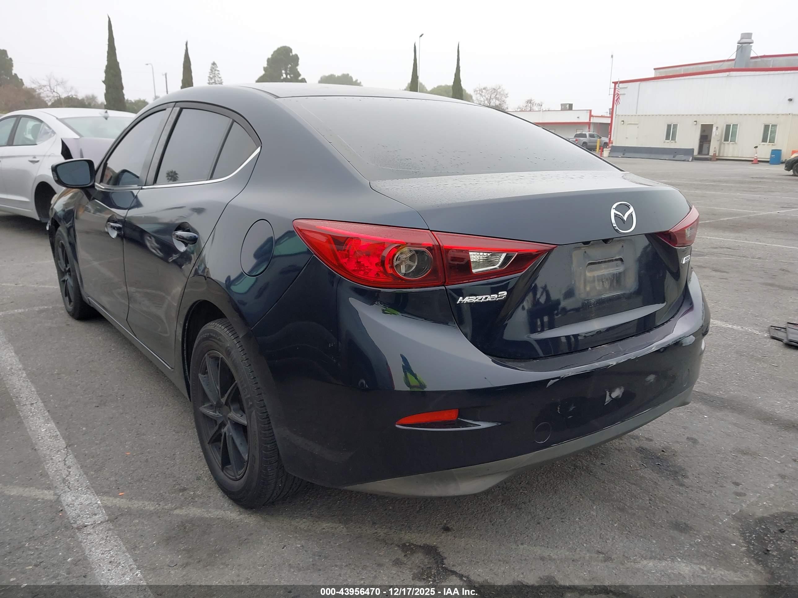 MAZDA MAZDA3 image 3