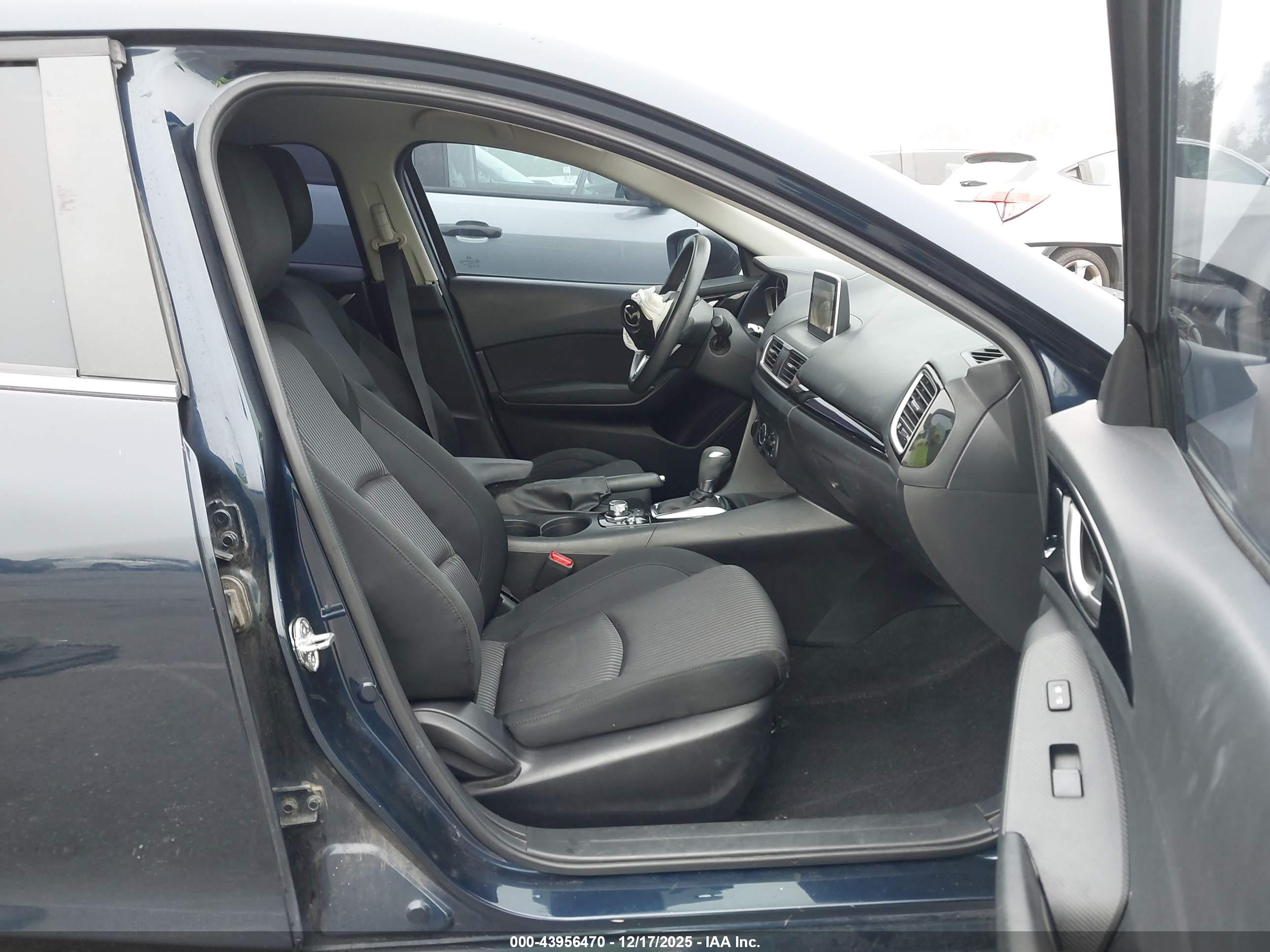 MAZDA MAZDA3 image 5