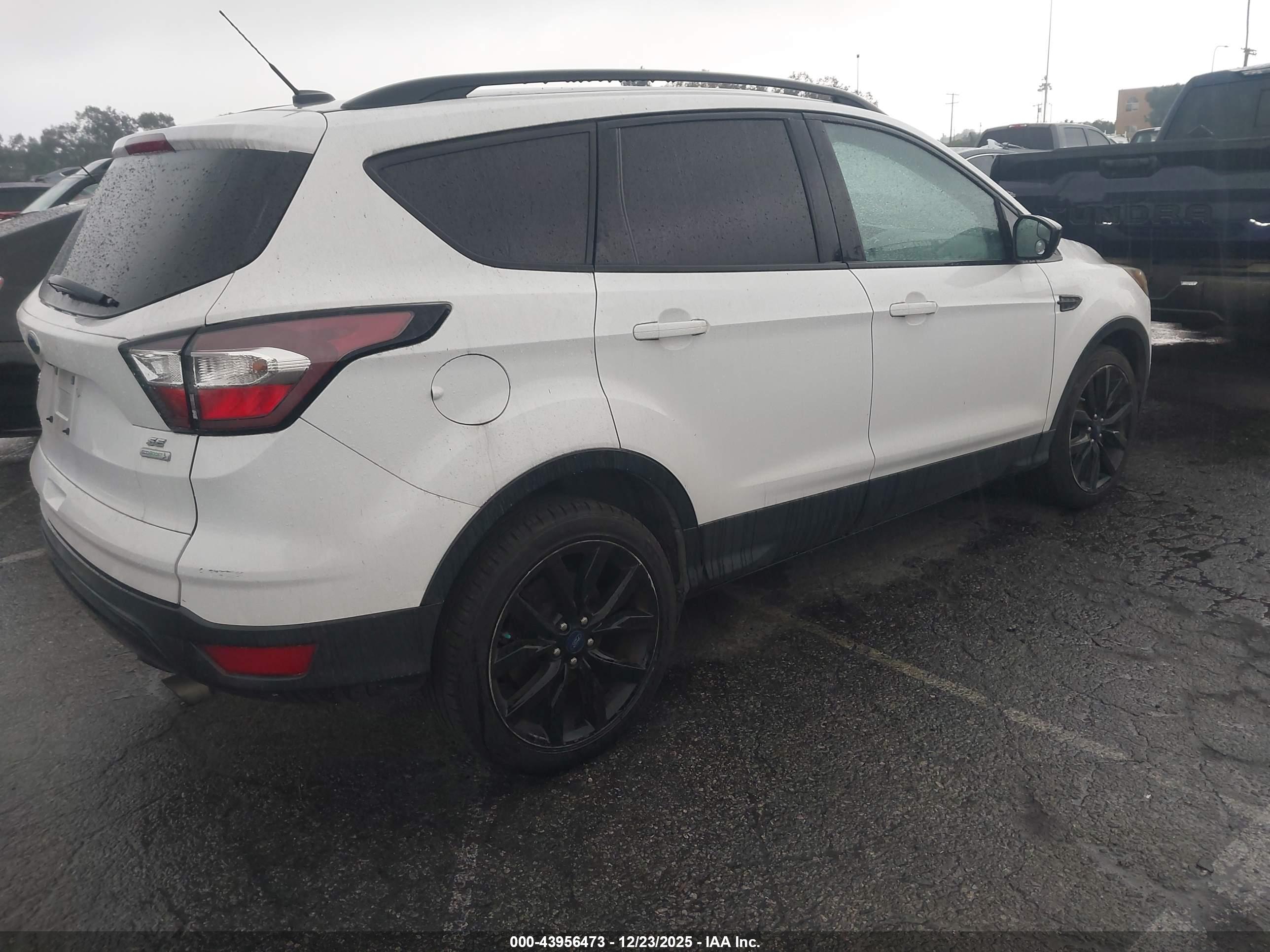 FORD ESCAPE image 4