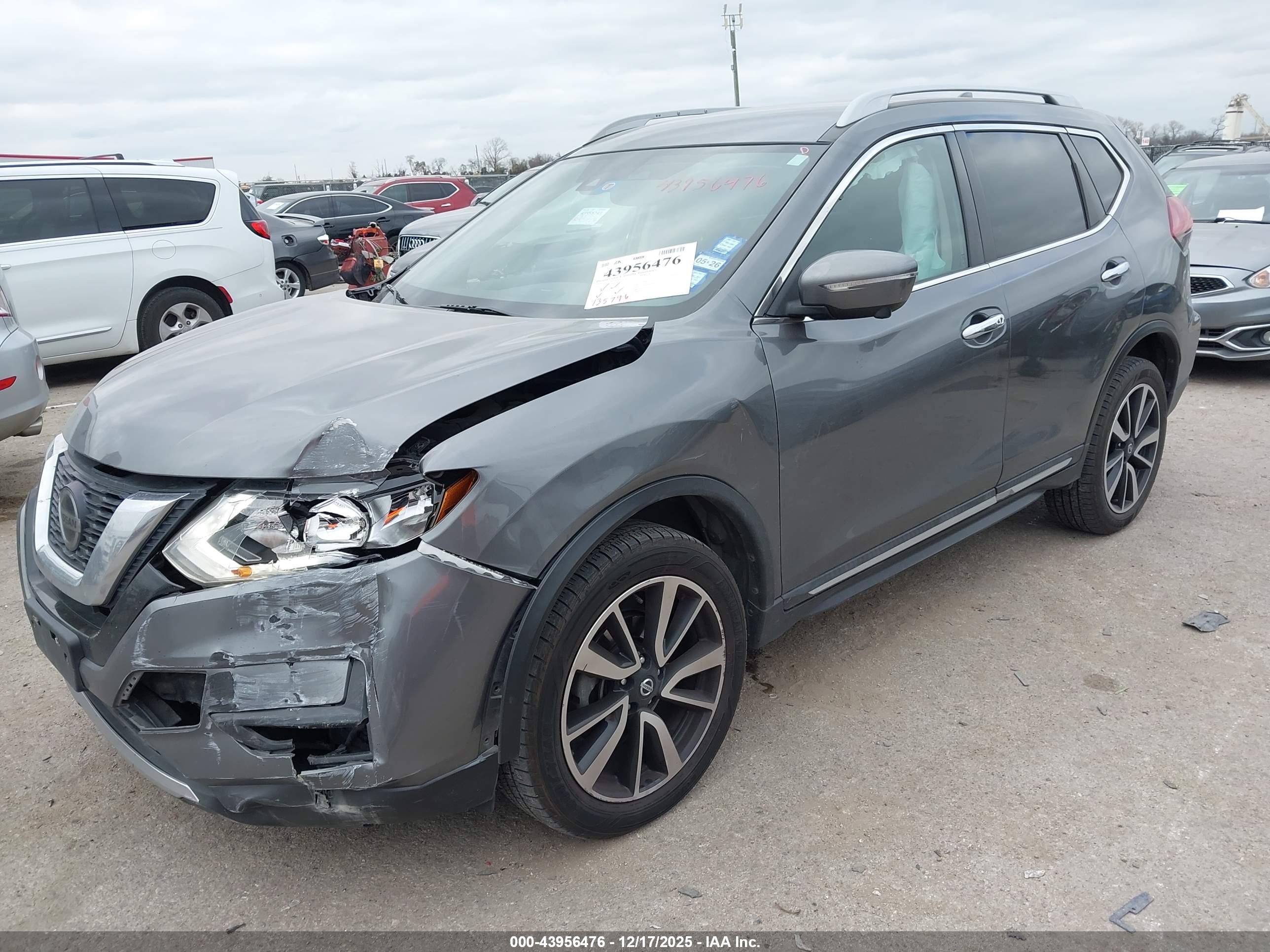 NISSAN ROGUE image 2