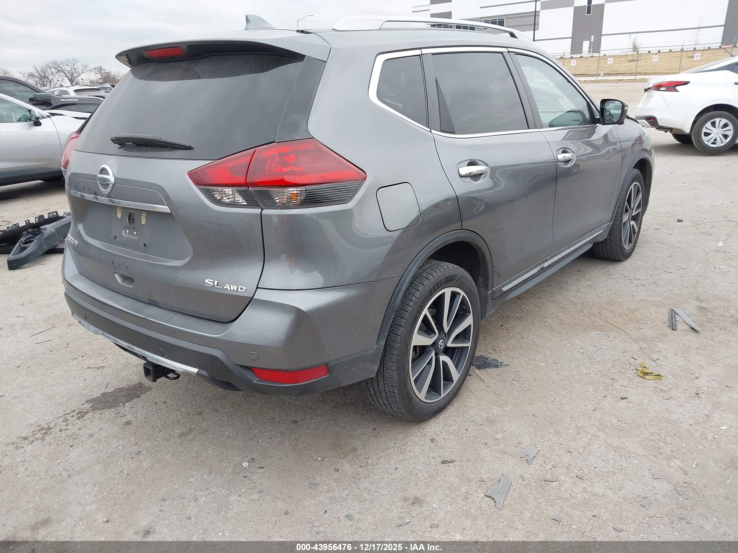 NISSAN ROGUE image 4