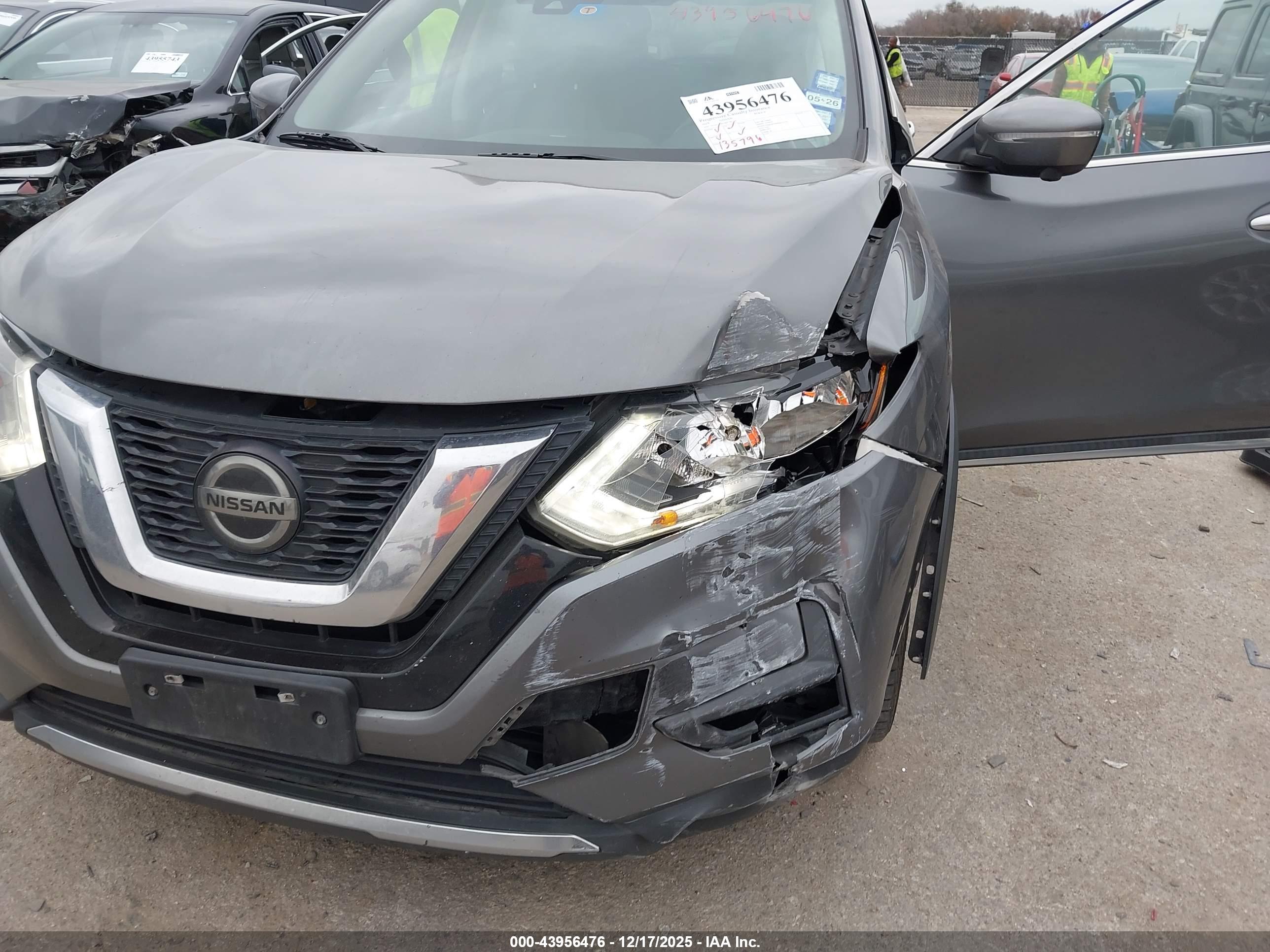 NISSAN ROGUE image 6