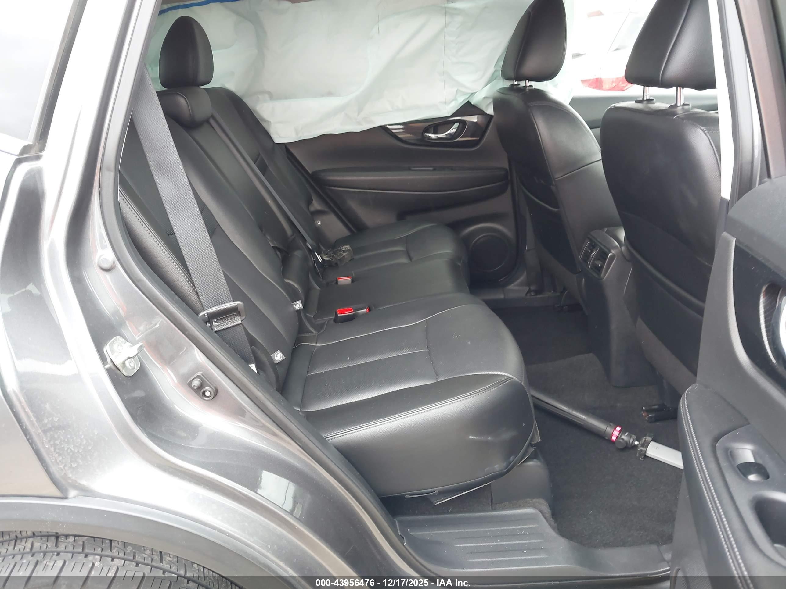 NISSAN ROGUE image 8