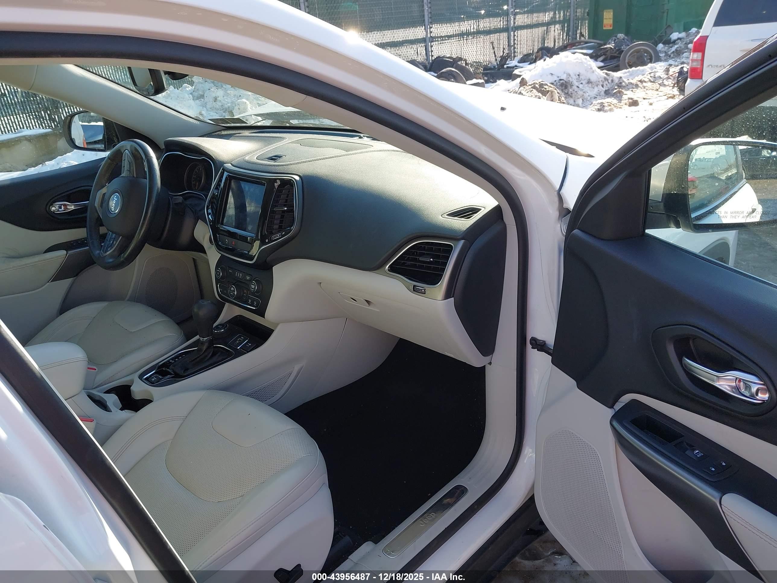 JEEP CHEROKEE image 5
