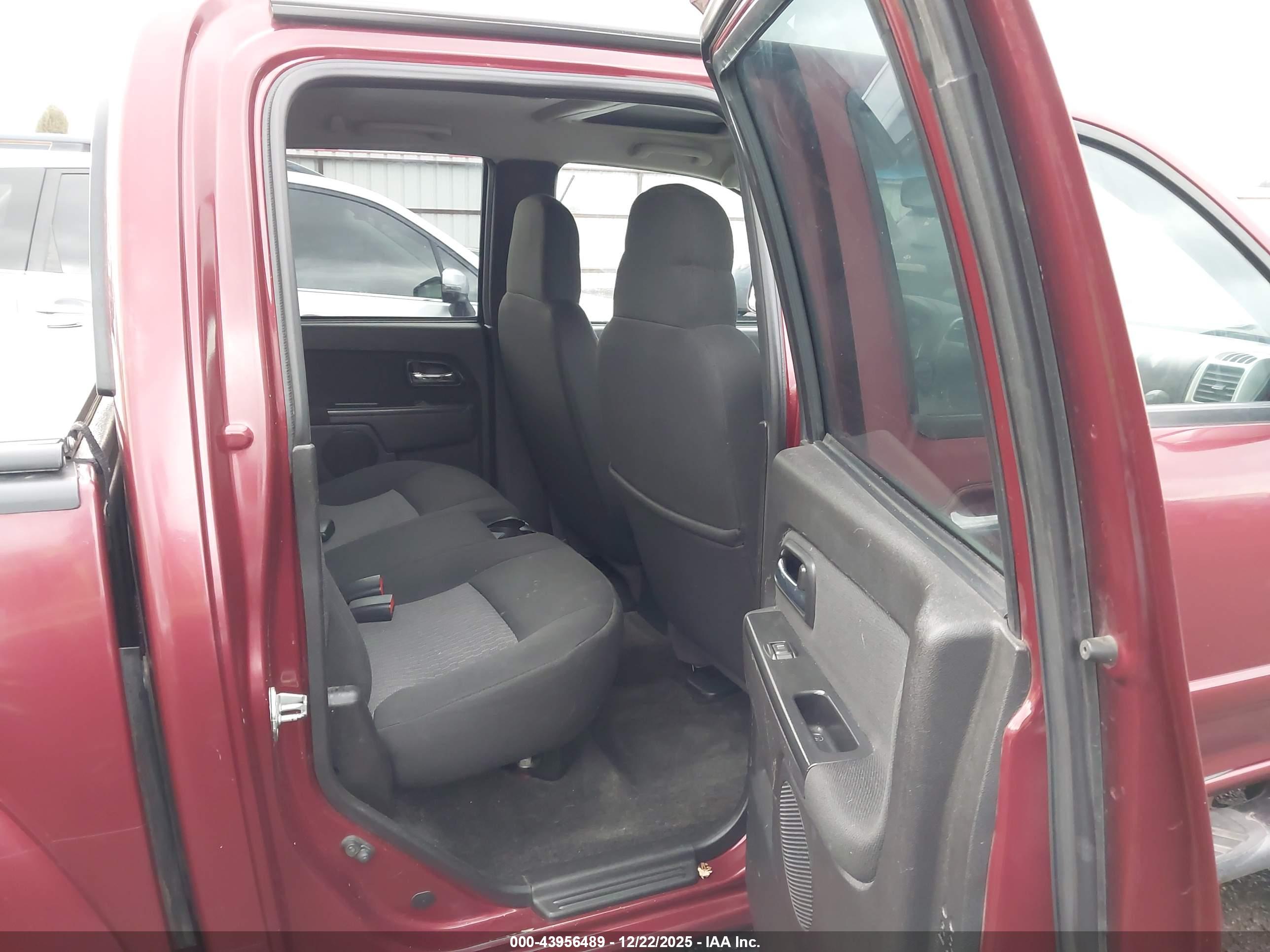 CHEVROLET COLORADO image 8