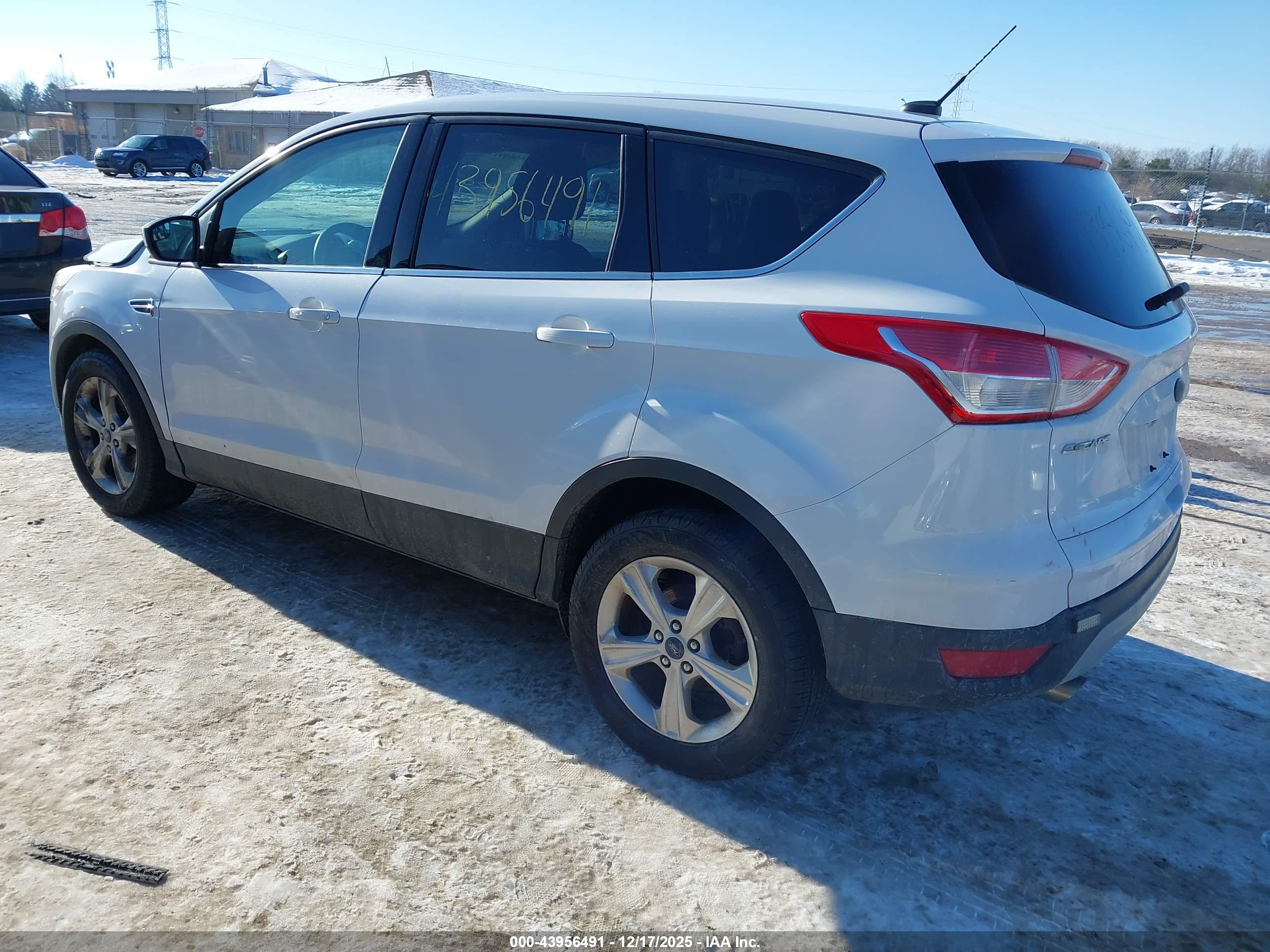 FORD ESCAPE image 3