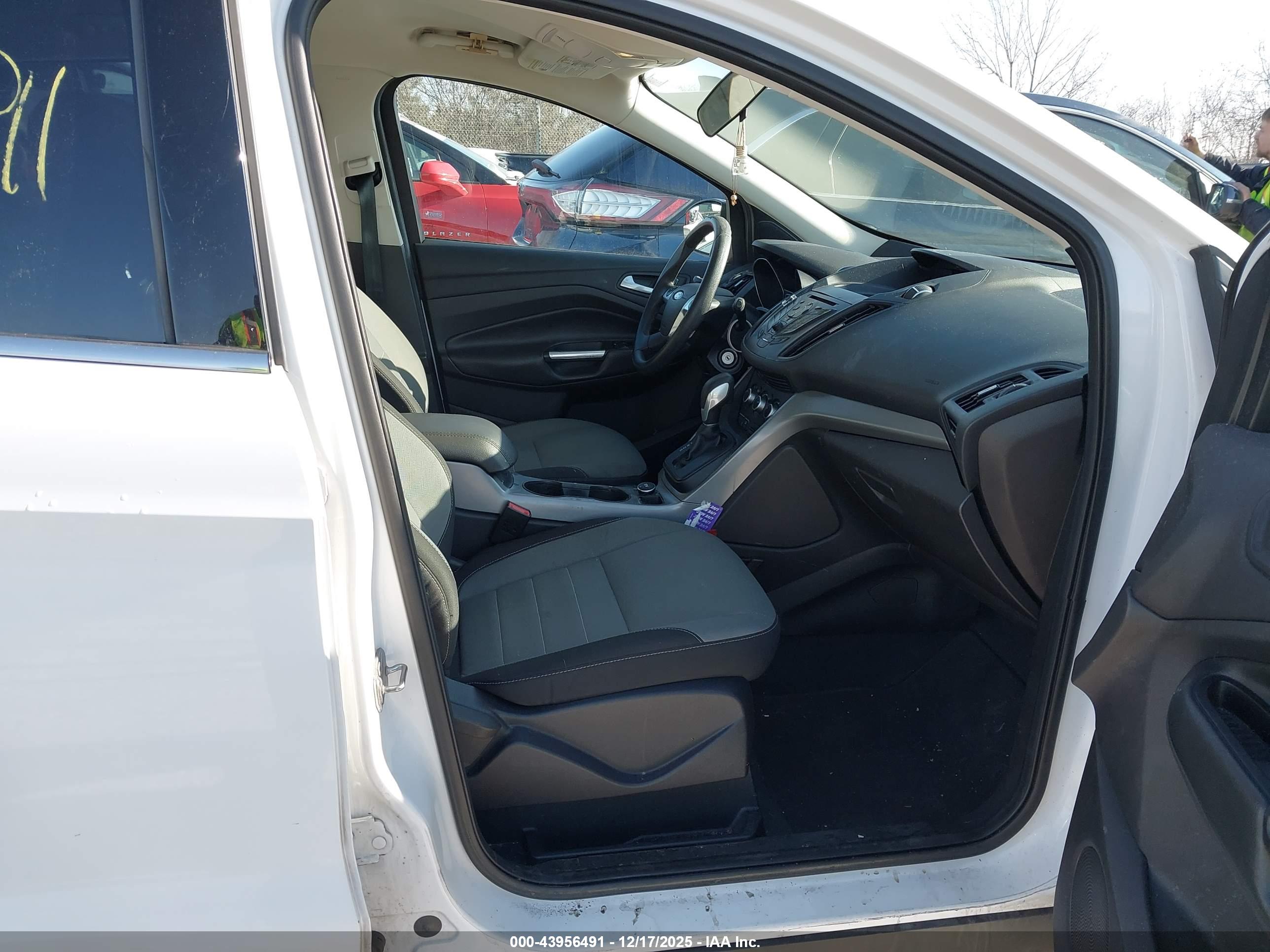 FORD ESCAPE image 5