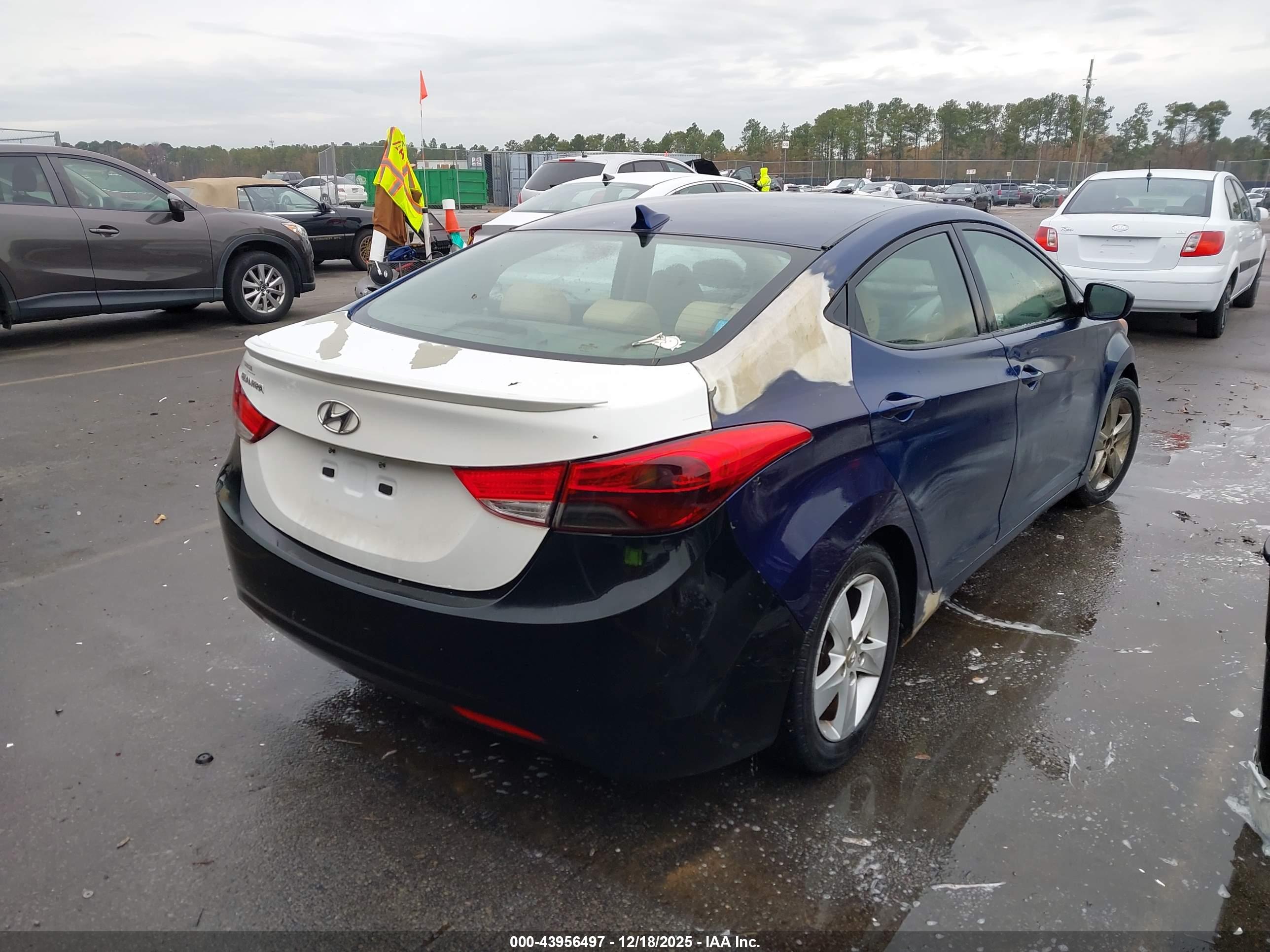 HYUNDAI ELANTRA image 4