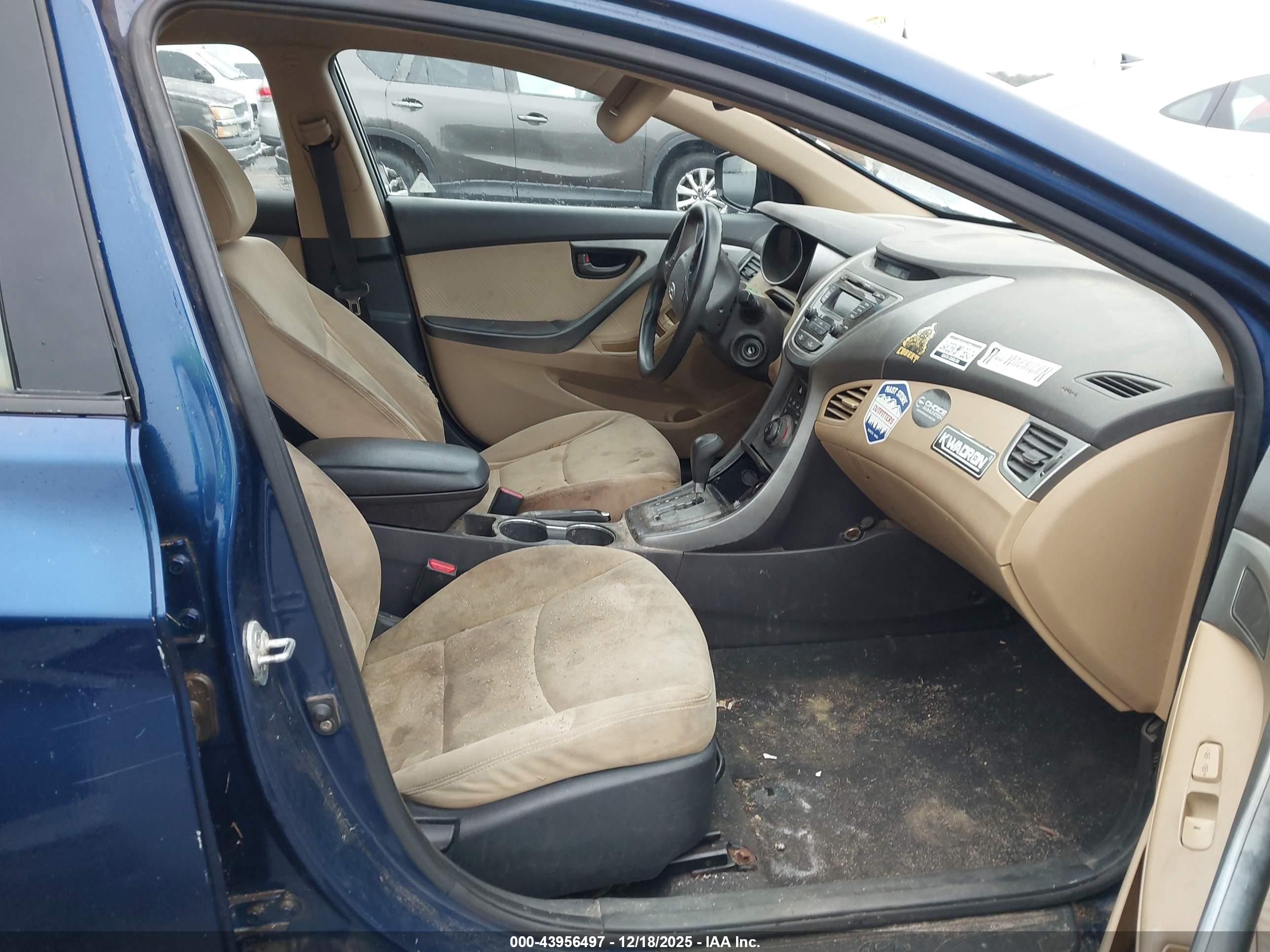 HYUNDAI ELANTRA image 5