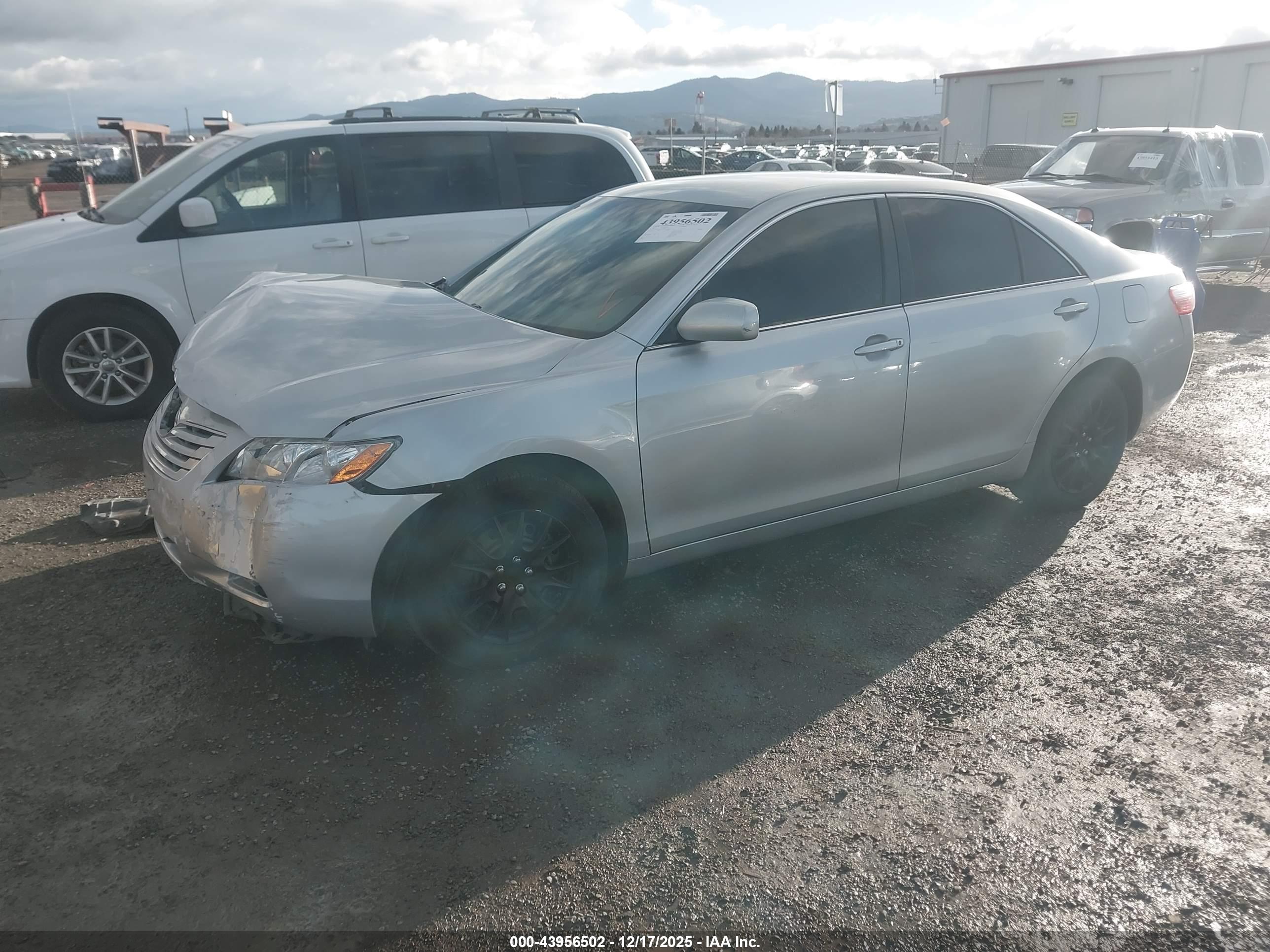 TOYOTA CAMRY image 2