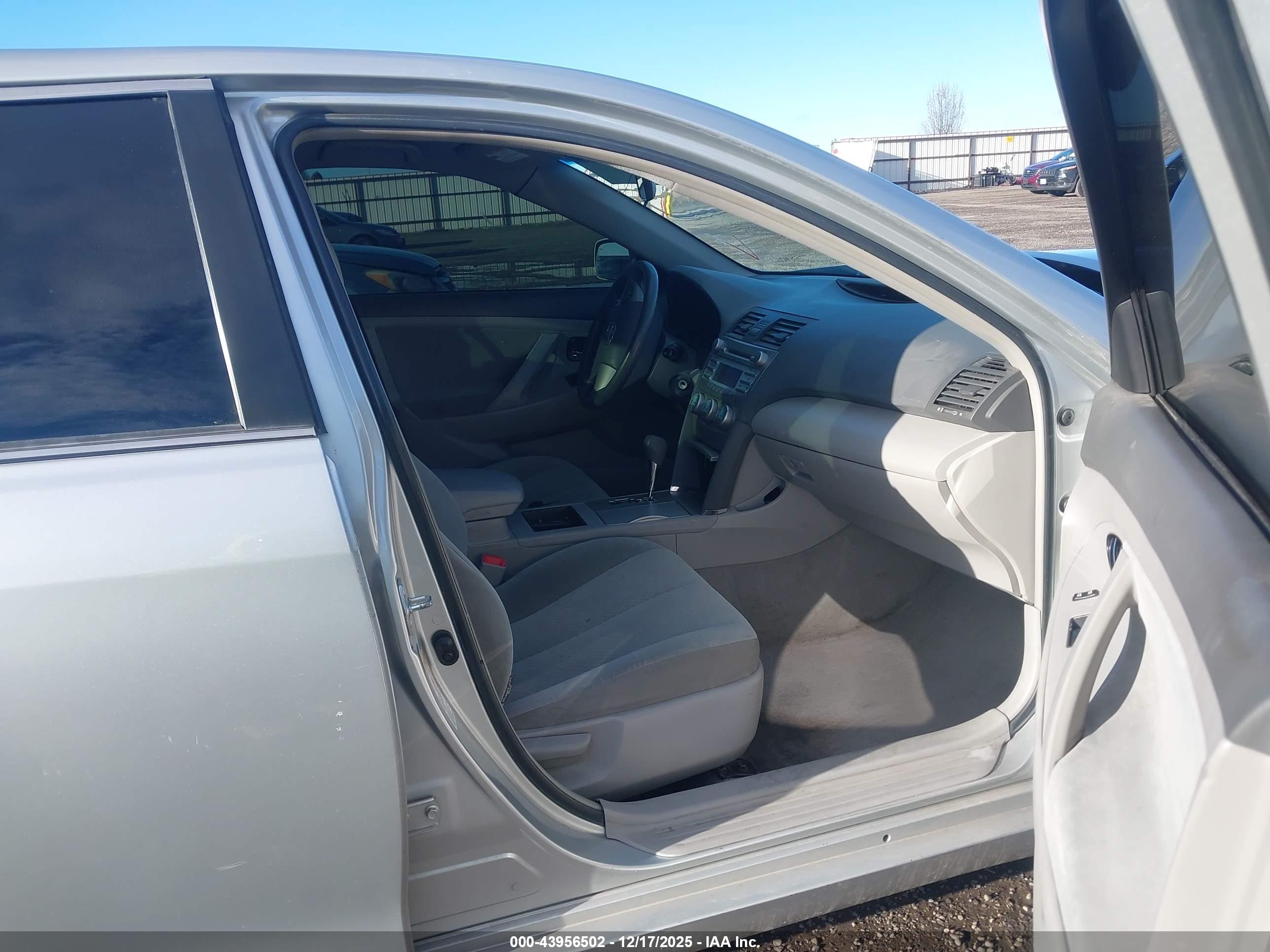 TOYOTA CAMRY image 5