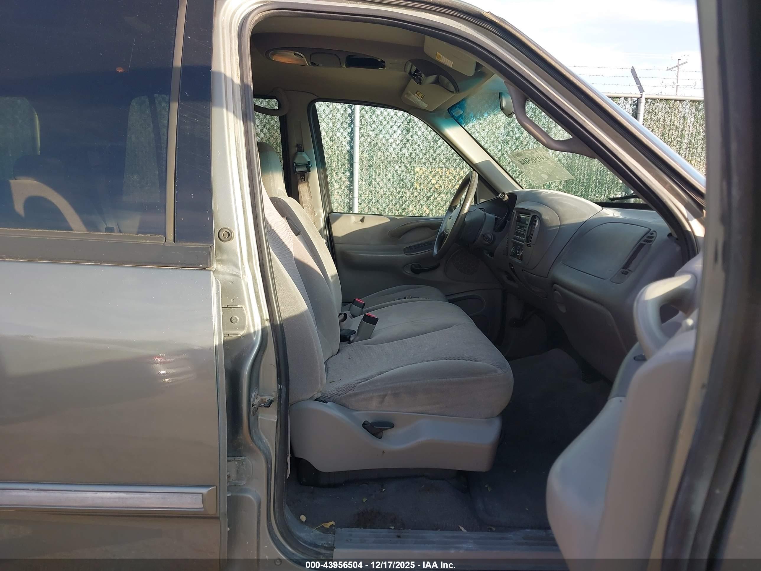 FORD EXPEDITION image 5