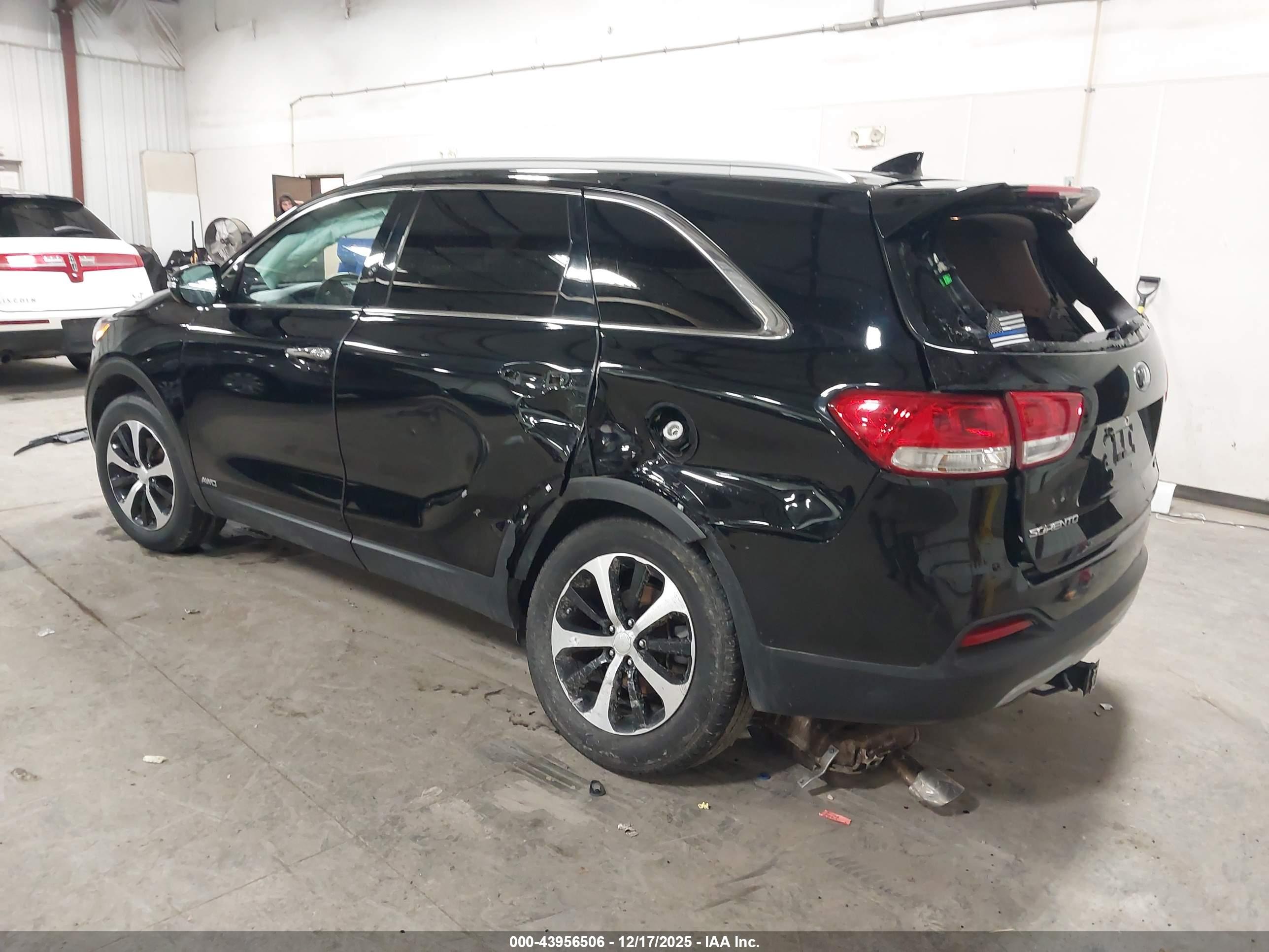 KIA SORENTO image 3