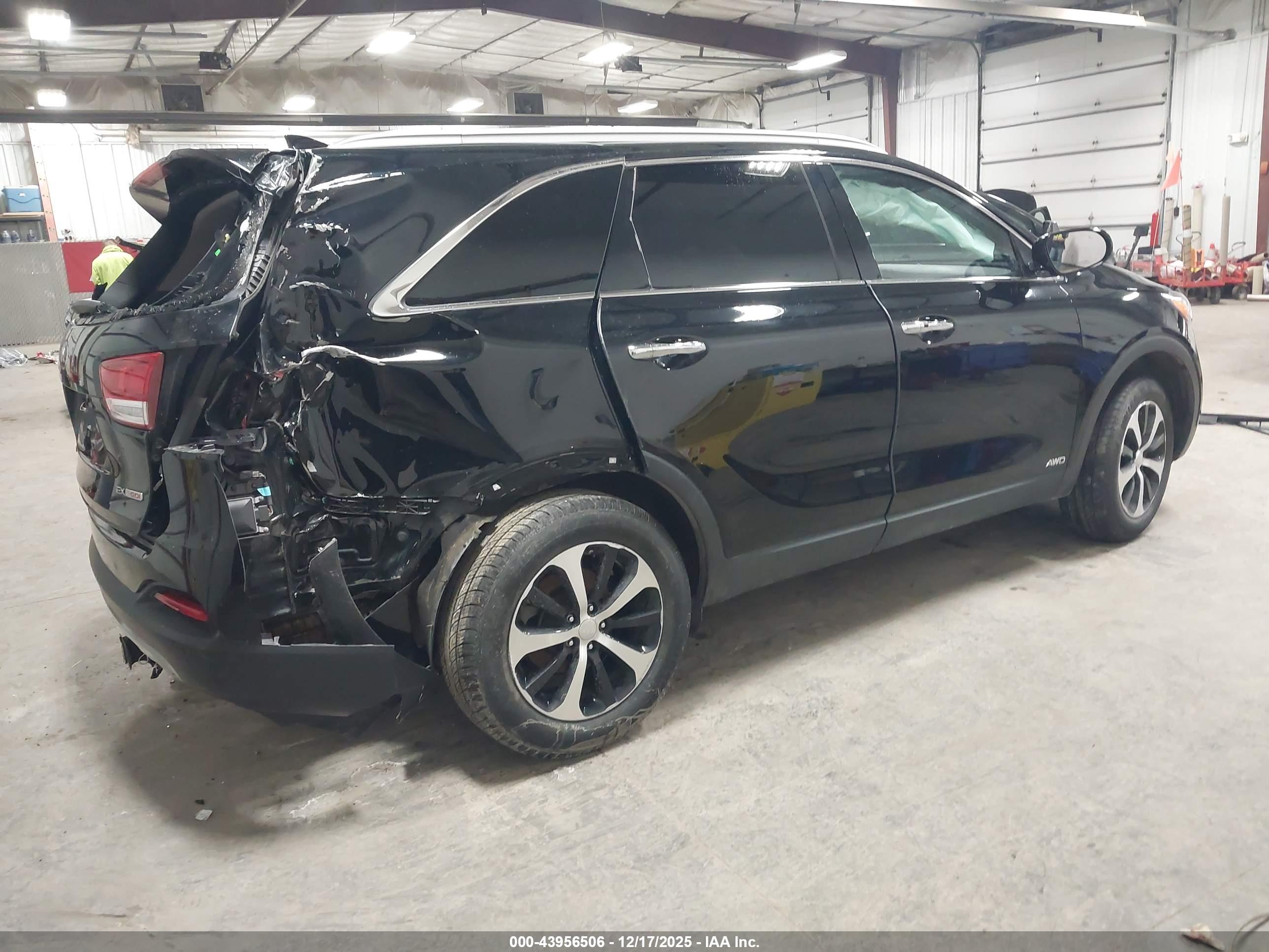 KIA SORENTO image 4