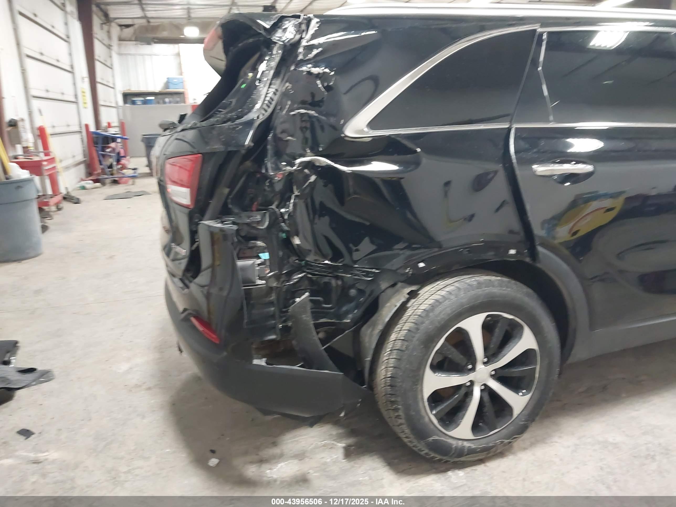 KIA SORENTO image 6