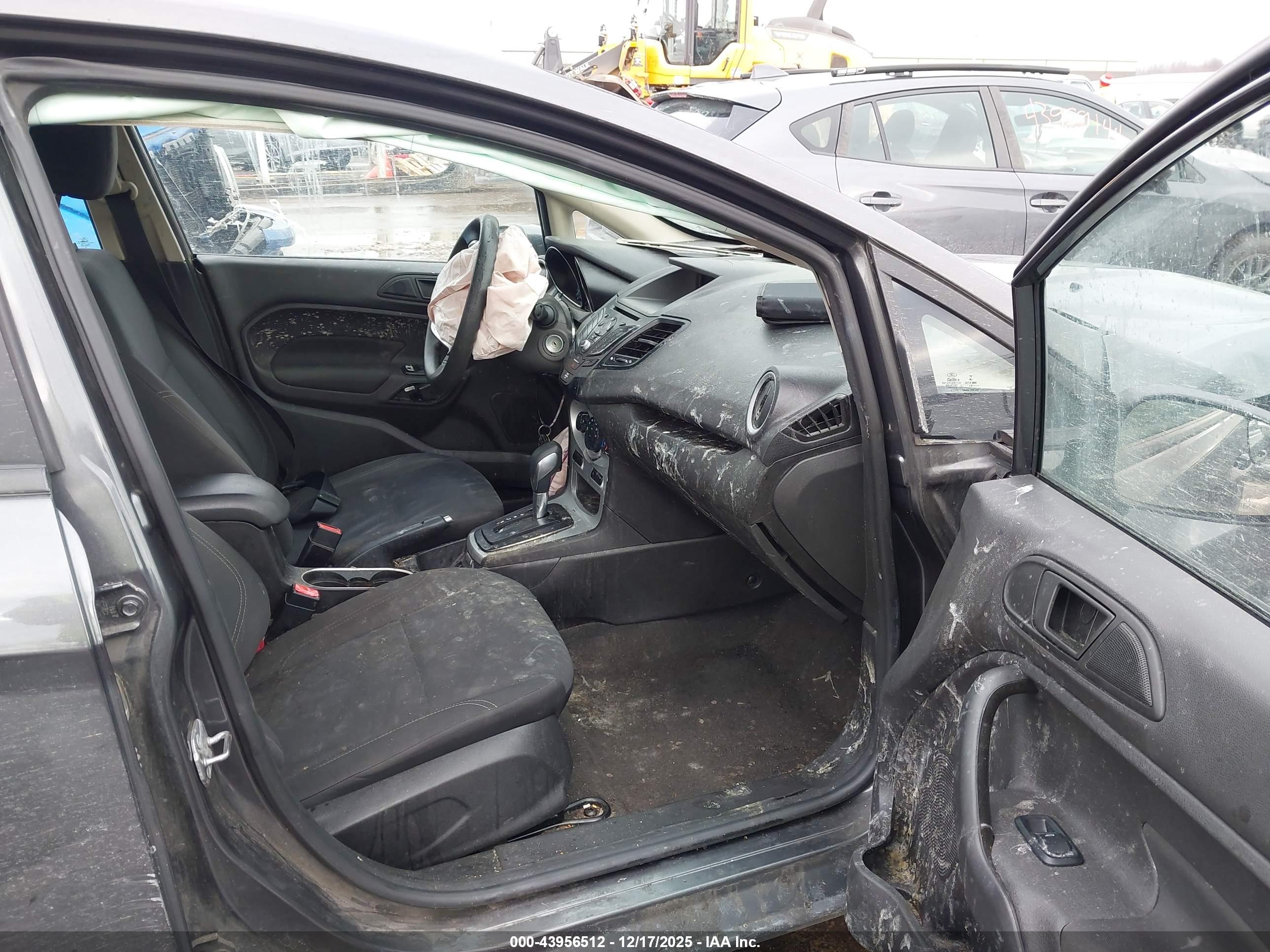 FORD FIESTA image 5