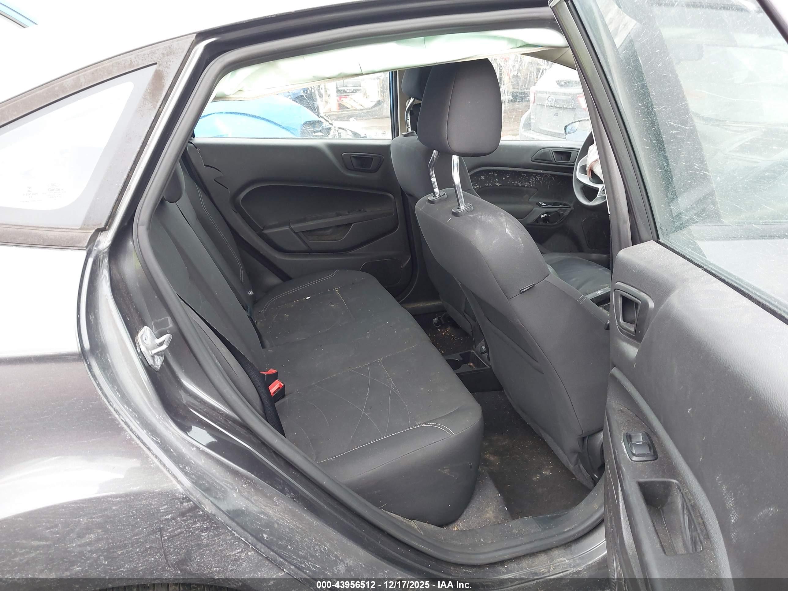 FORD FIESTA image 8