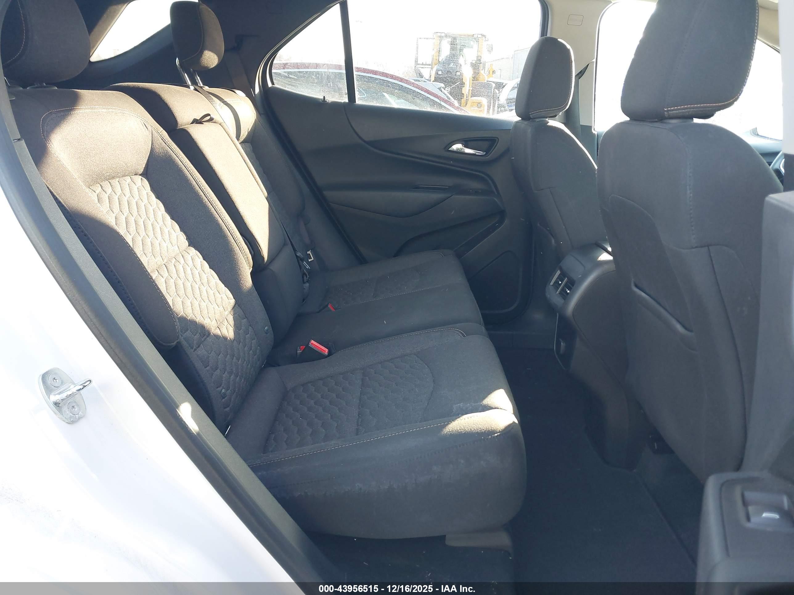 CHEVROLET EQUINOX image 8
