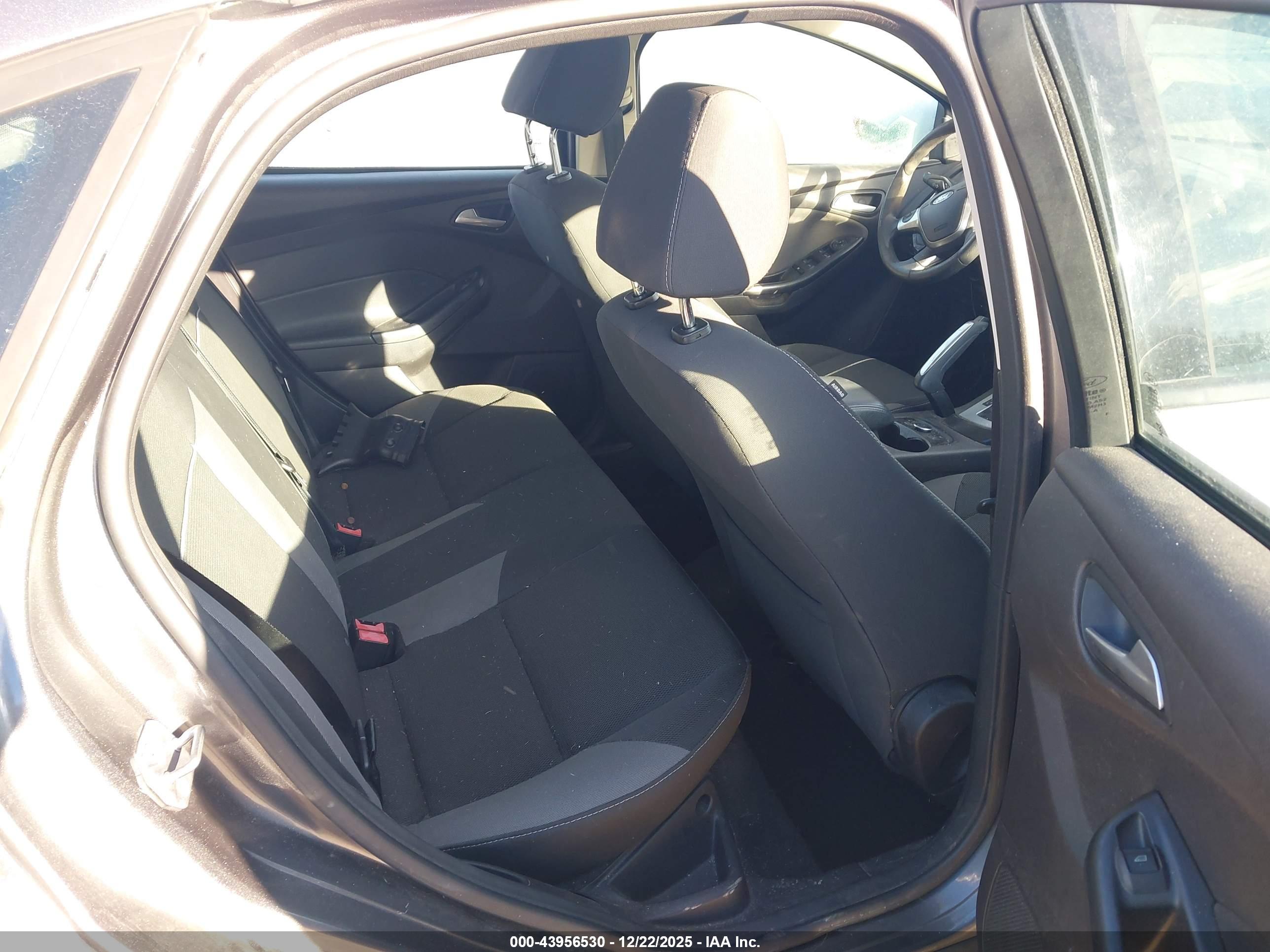 FORD FOCUS image 8
