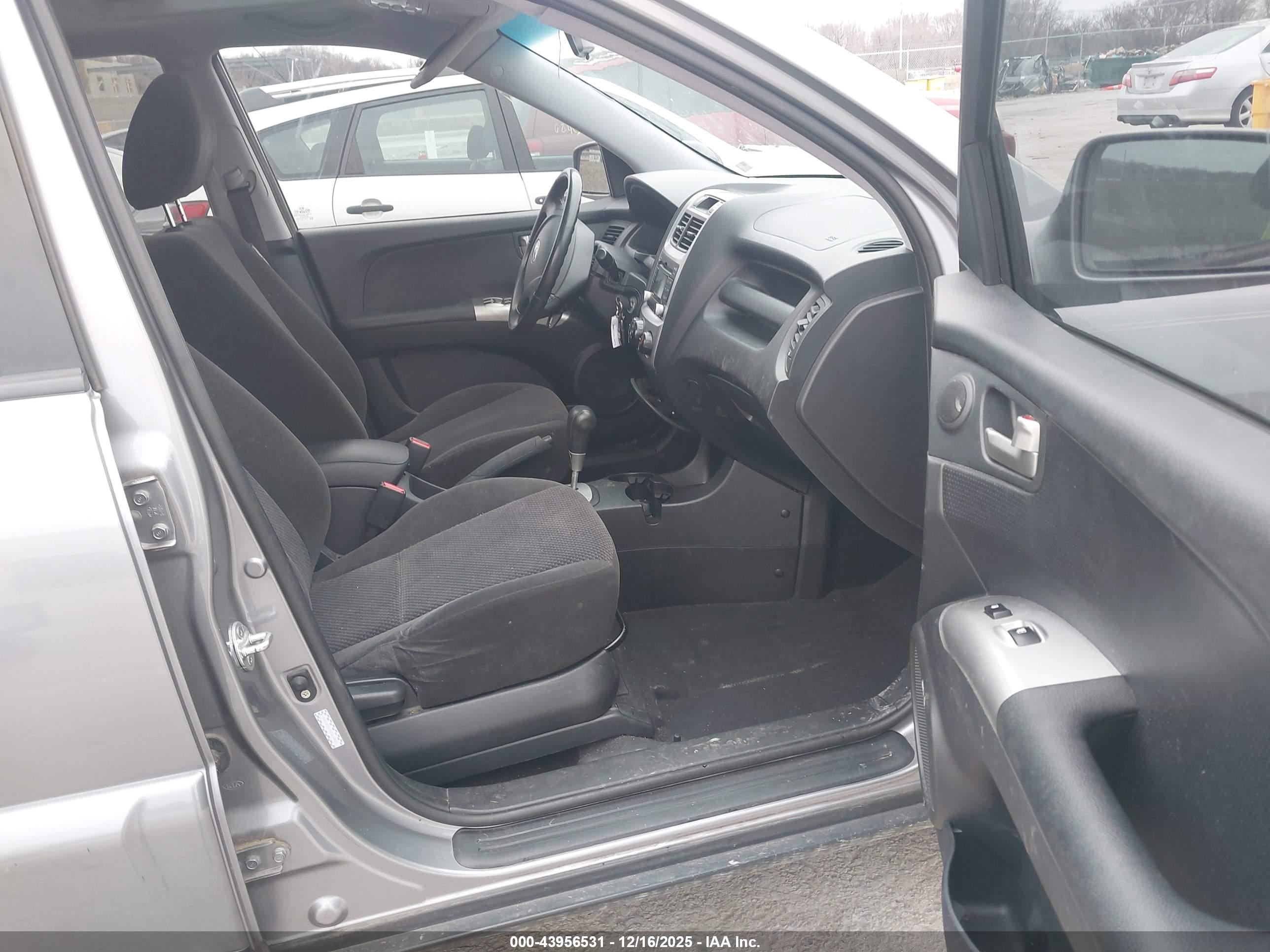 KIA SPORTAGE image 5