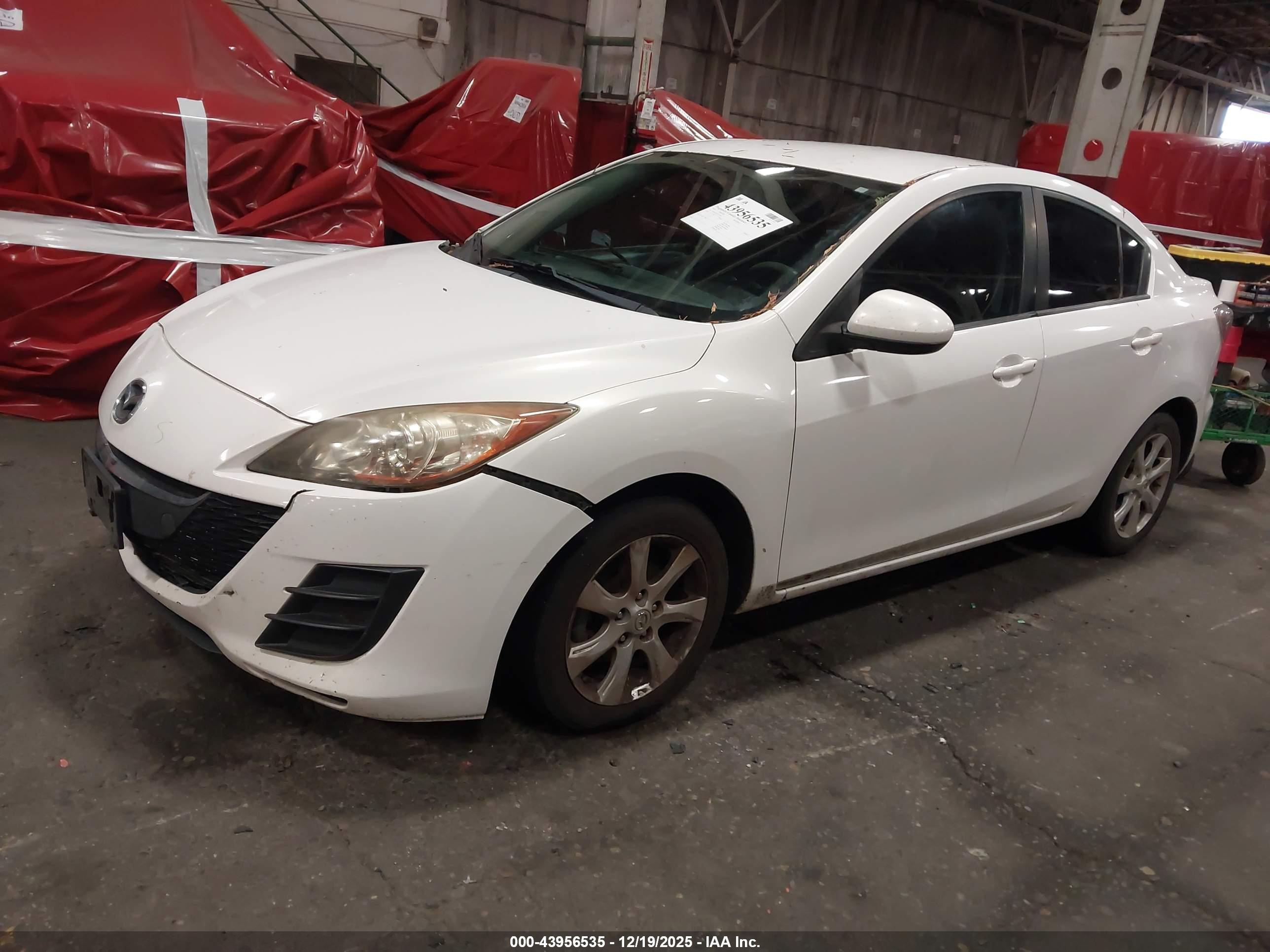 MAZDA MAZDA3 image 2
