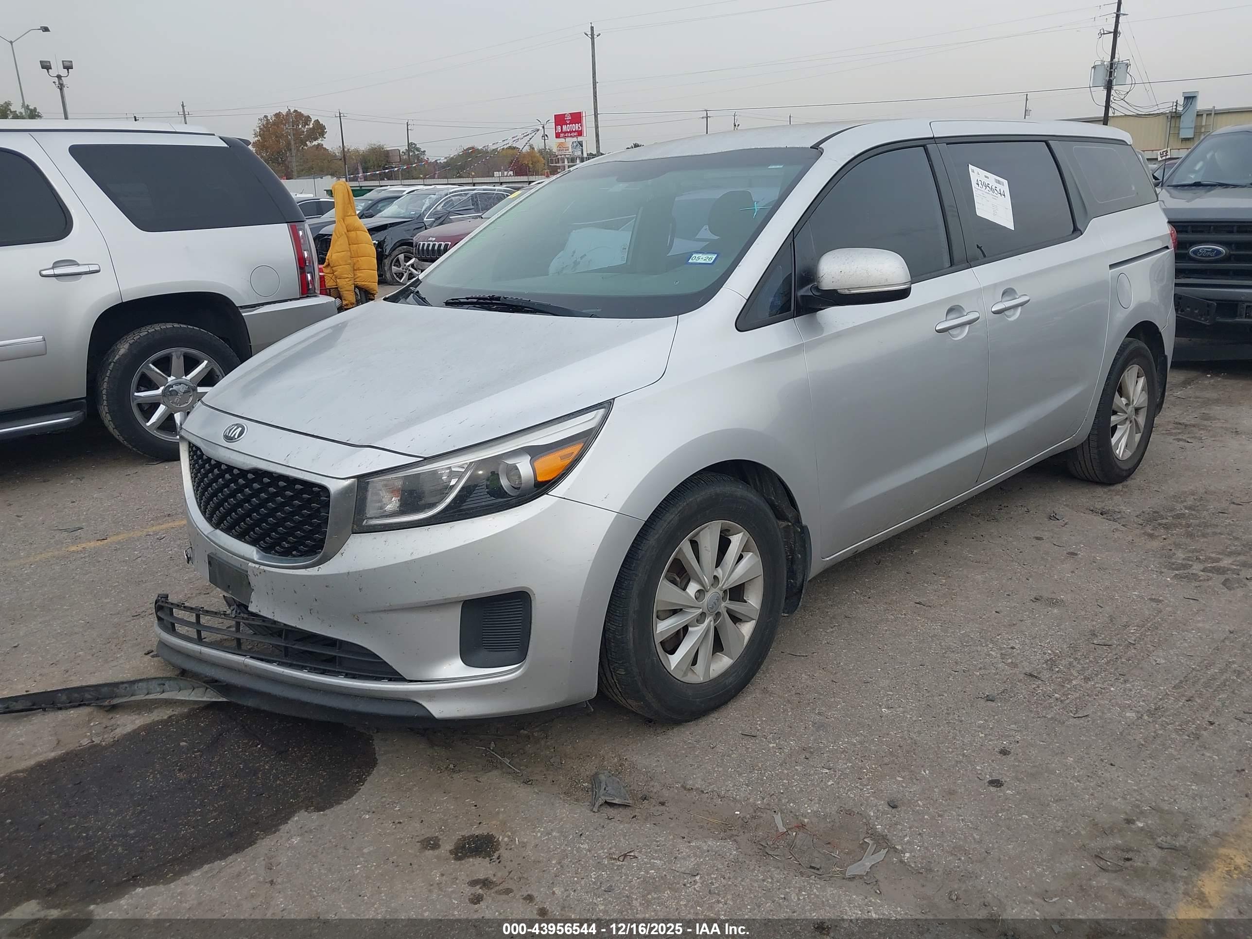 KIA SEDONA image 2