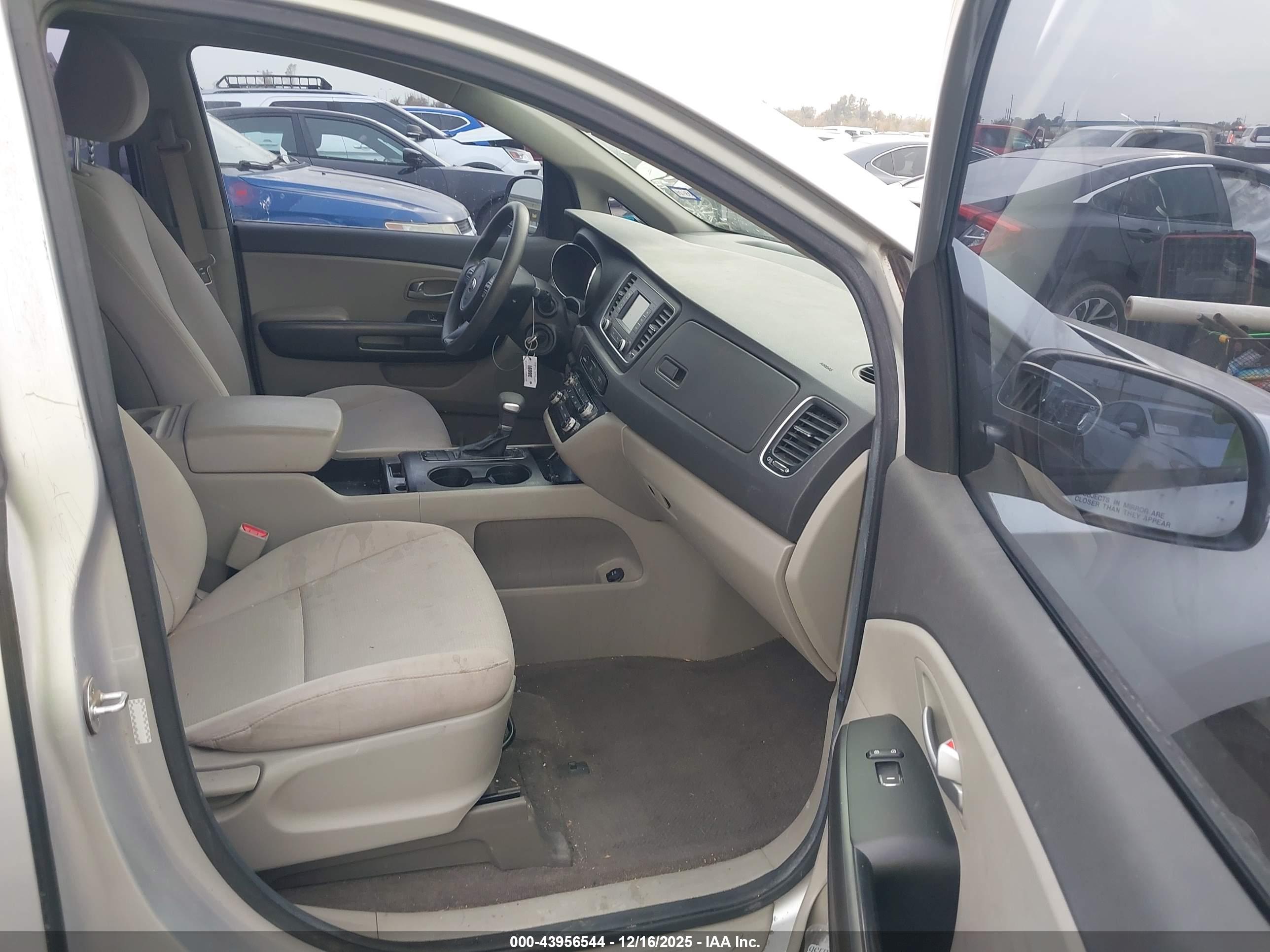 KIA SEDONA image 5