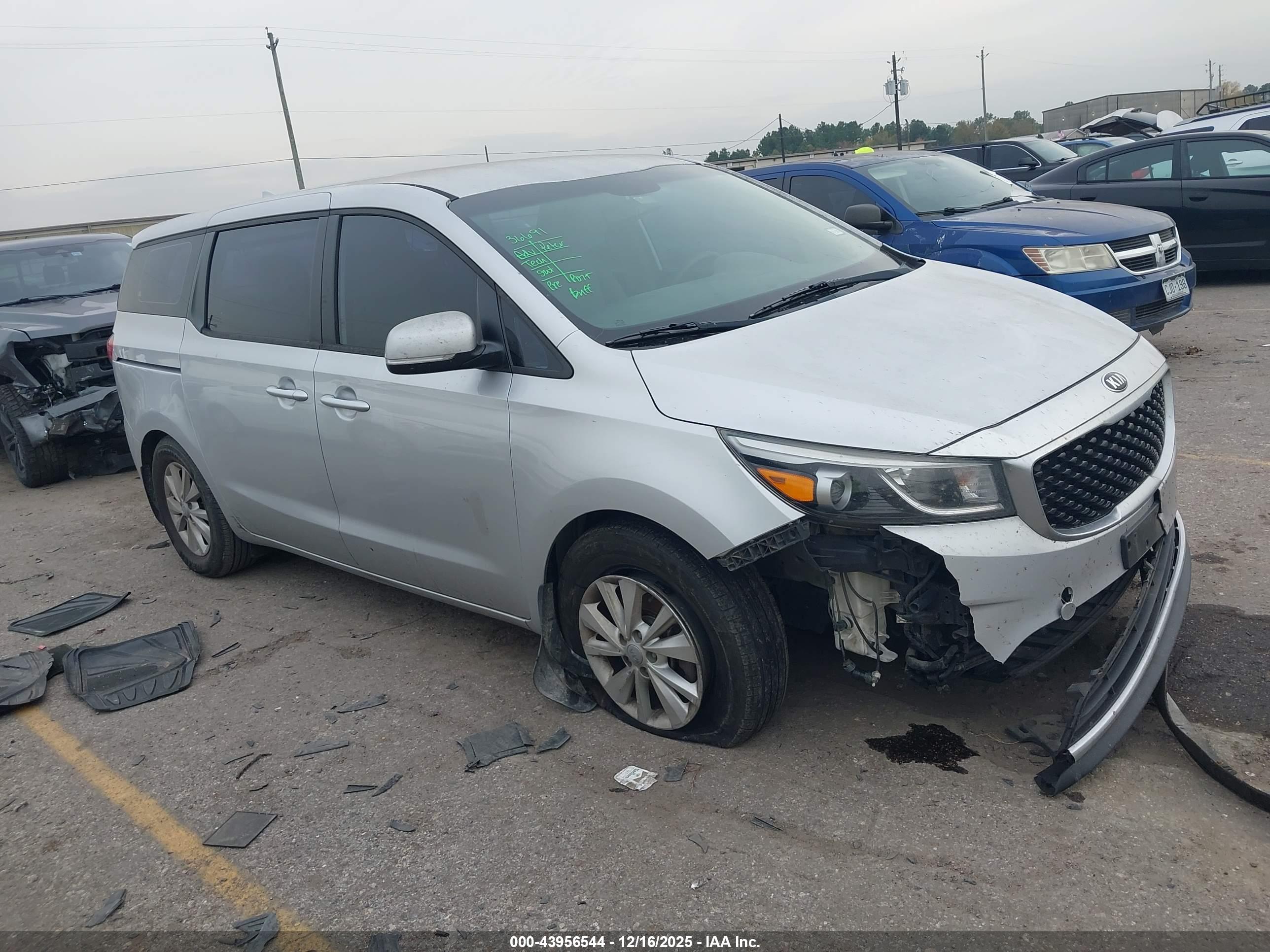 KIA SEDONA image 6