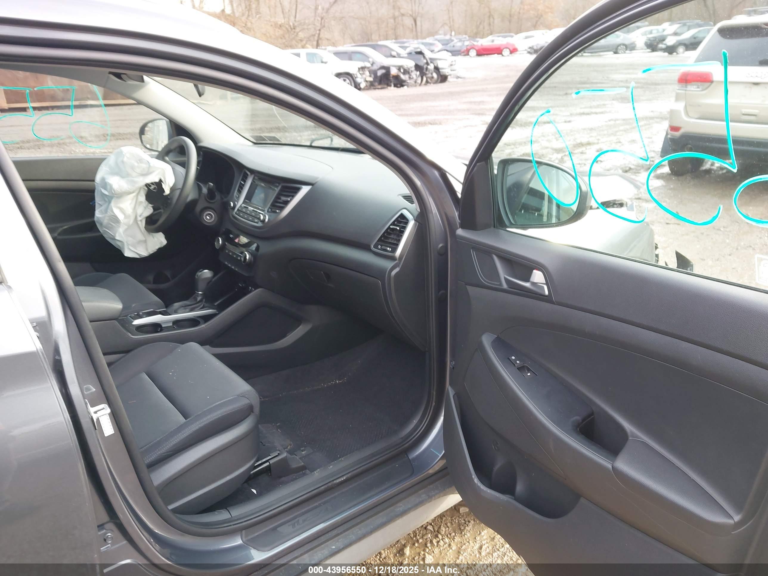 HYUNDAI TUCSON image 5