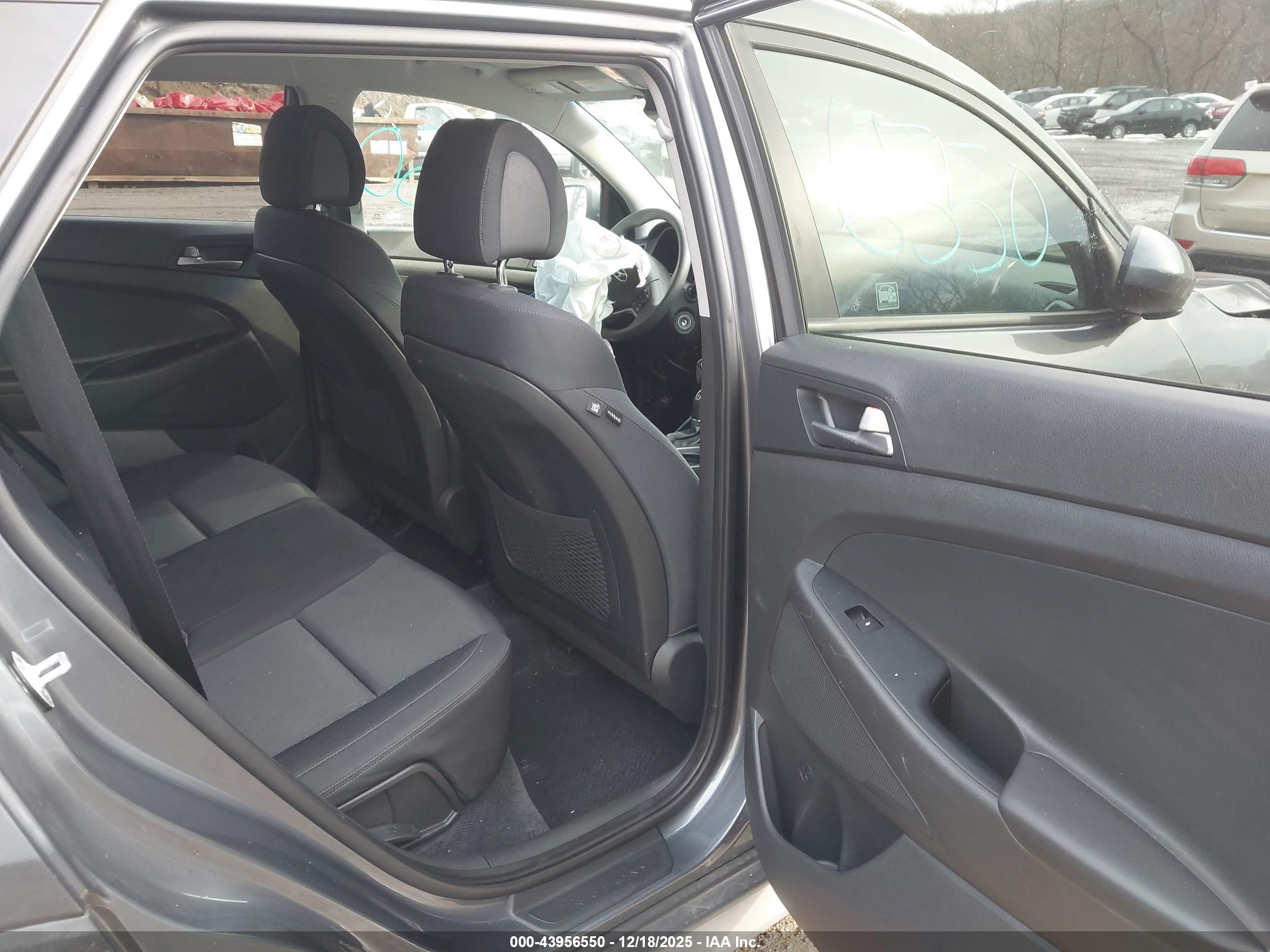 HYUNDAI TUCSON image 8