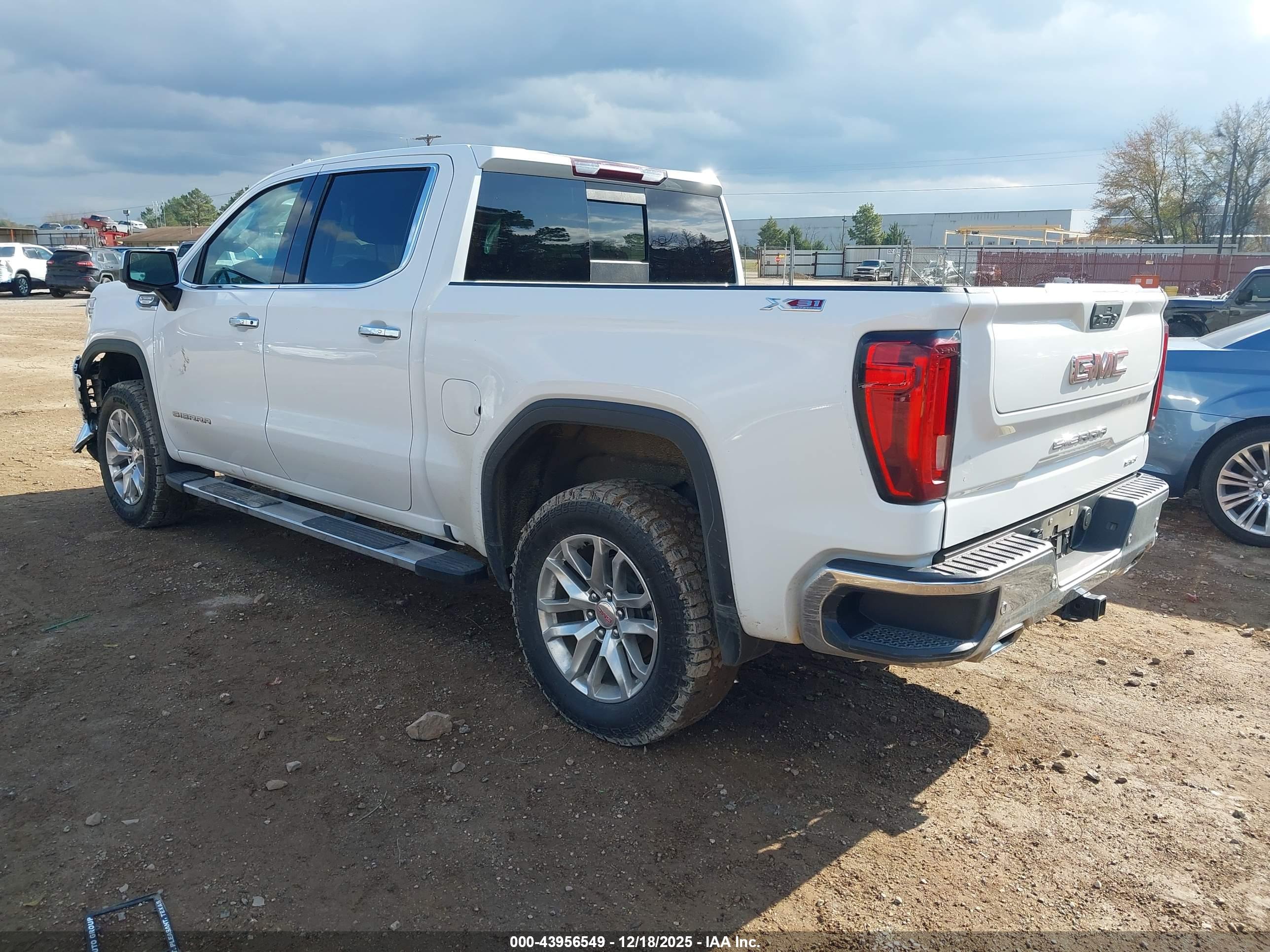 GMC SIERRA image 3