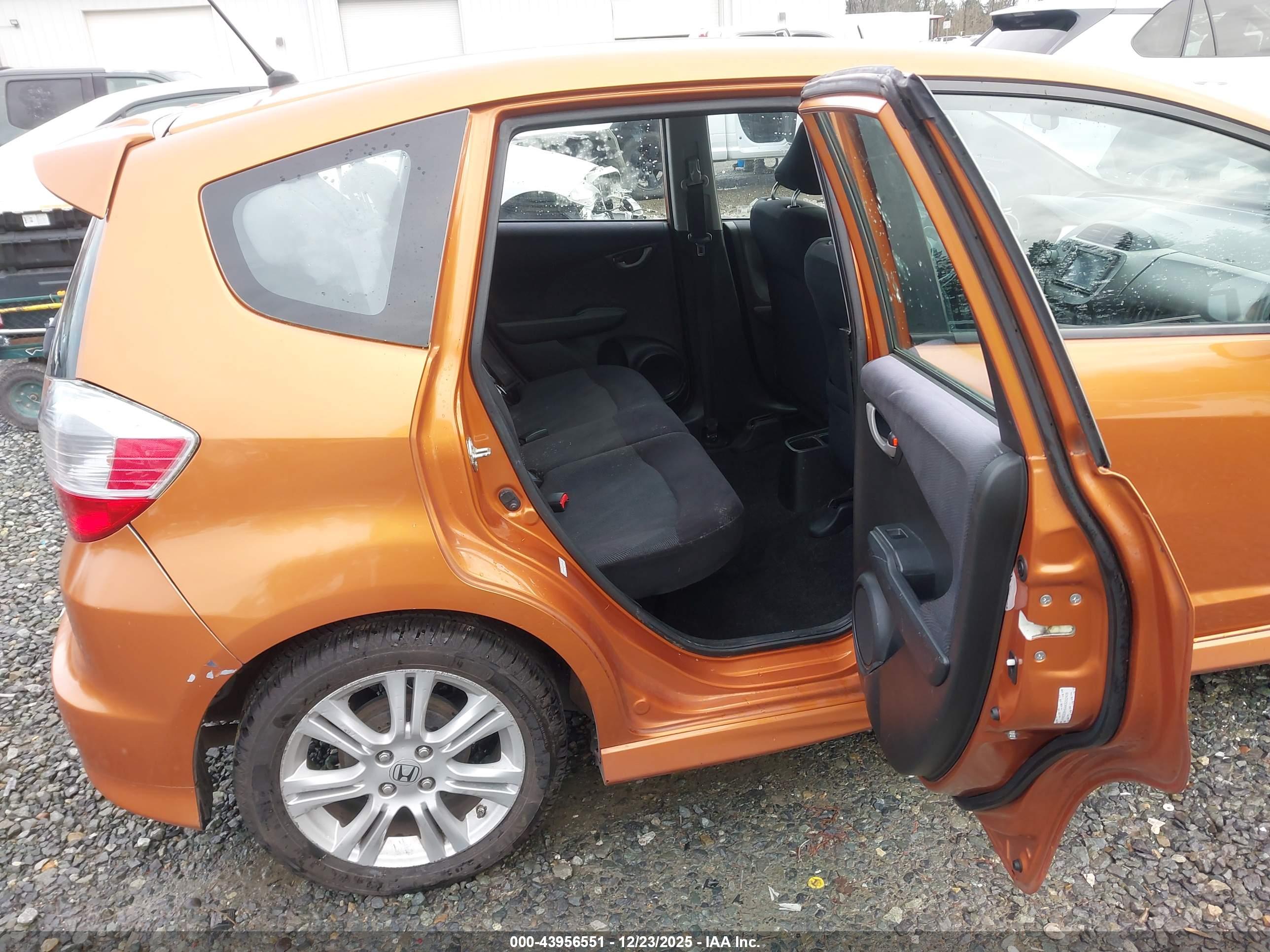 HONDA FIT image 8
