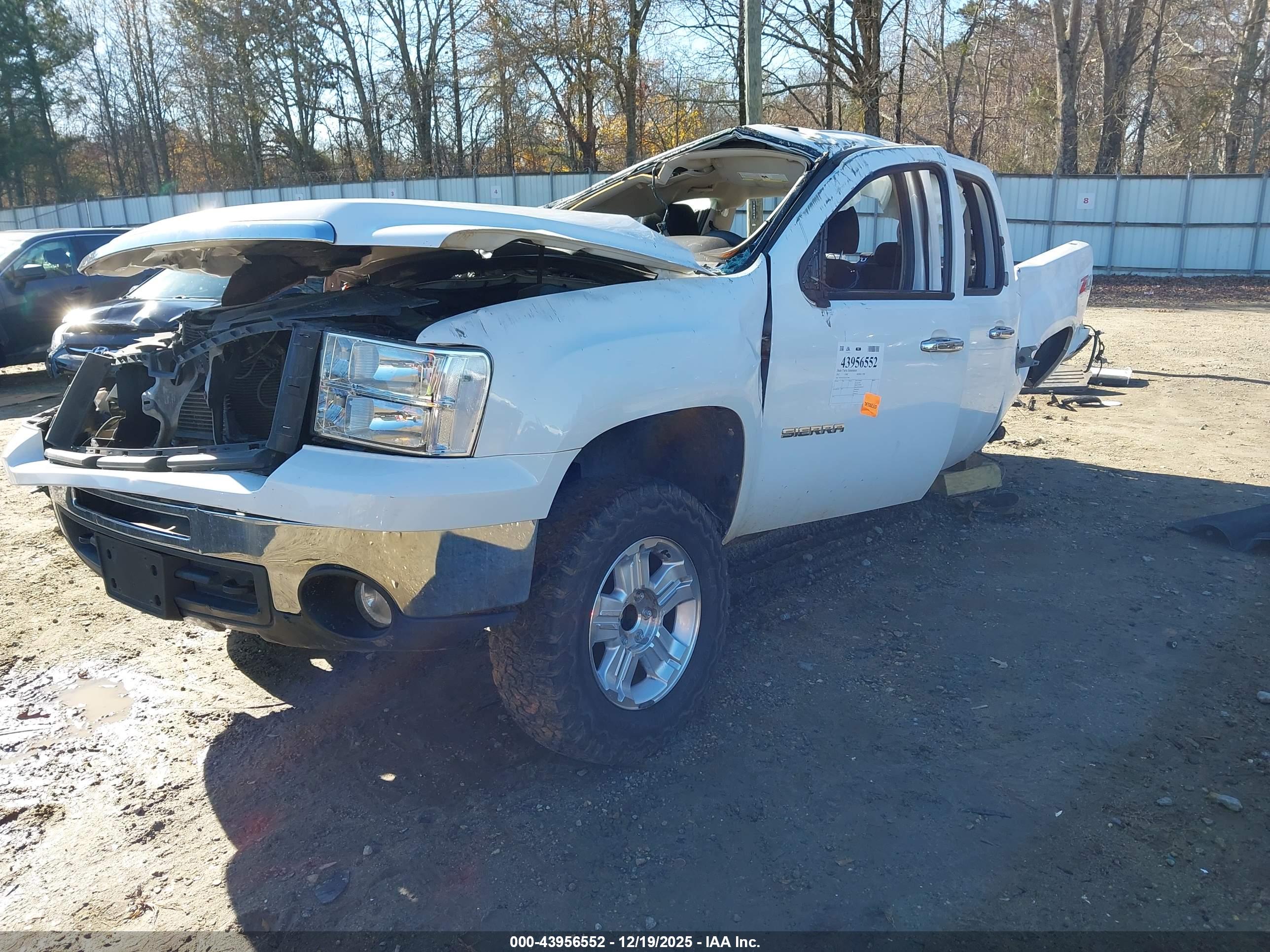 GMC SIERRA image 2