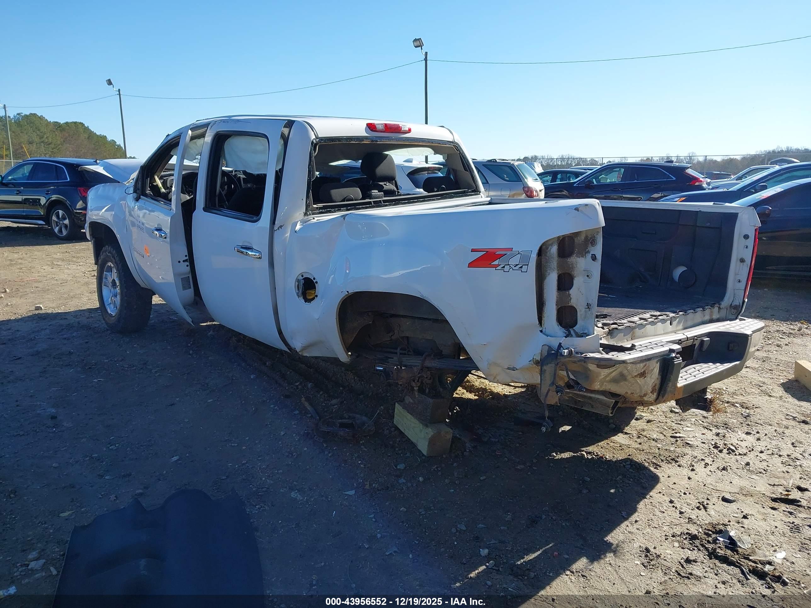 GMC SIERRA image 3