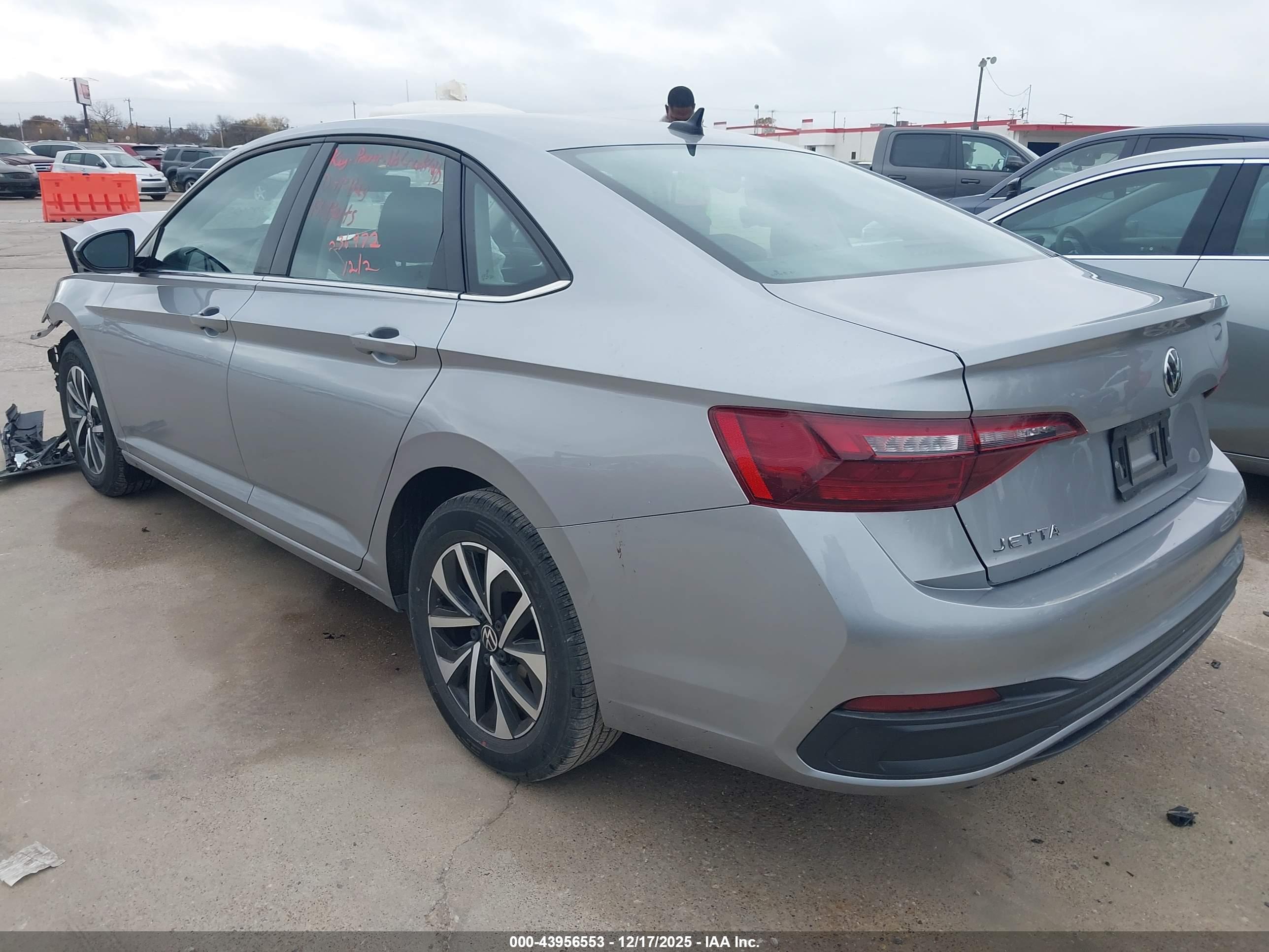 VOLKSWAGEN JETTA image 3